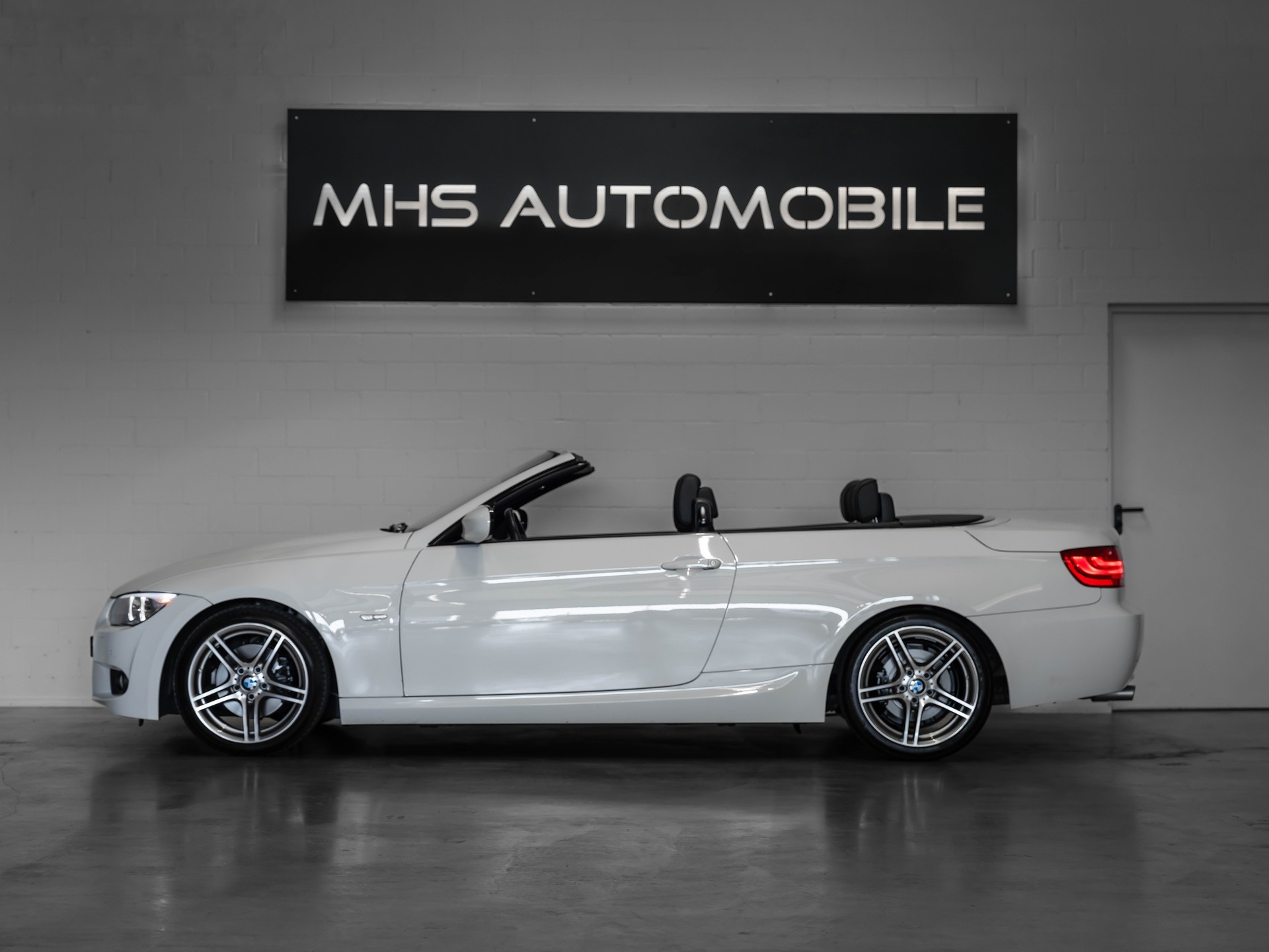 BMW 320d Cabriolet Steptronic-showroom-element-2
