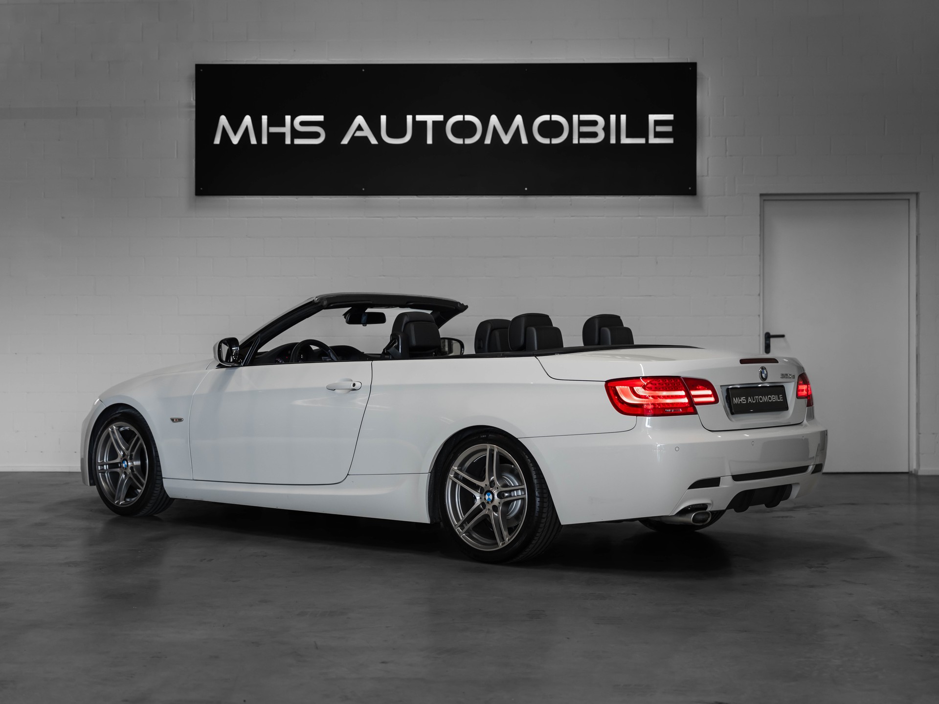 BMW 320d Cabriolet Steptronic-showroom-element-3