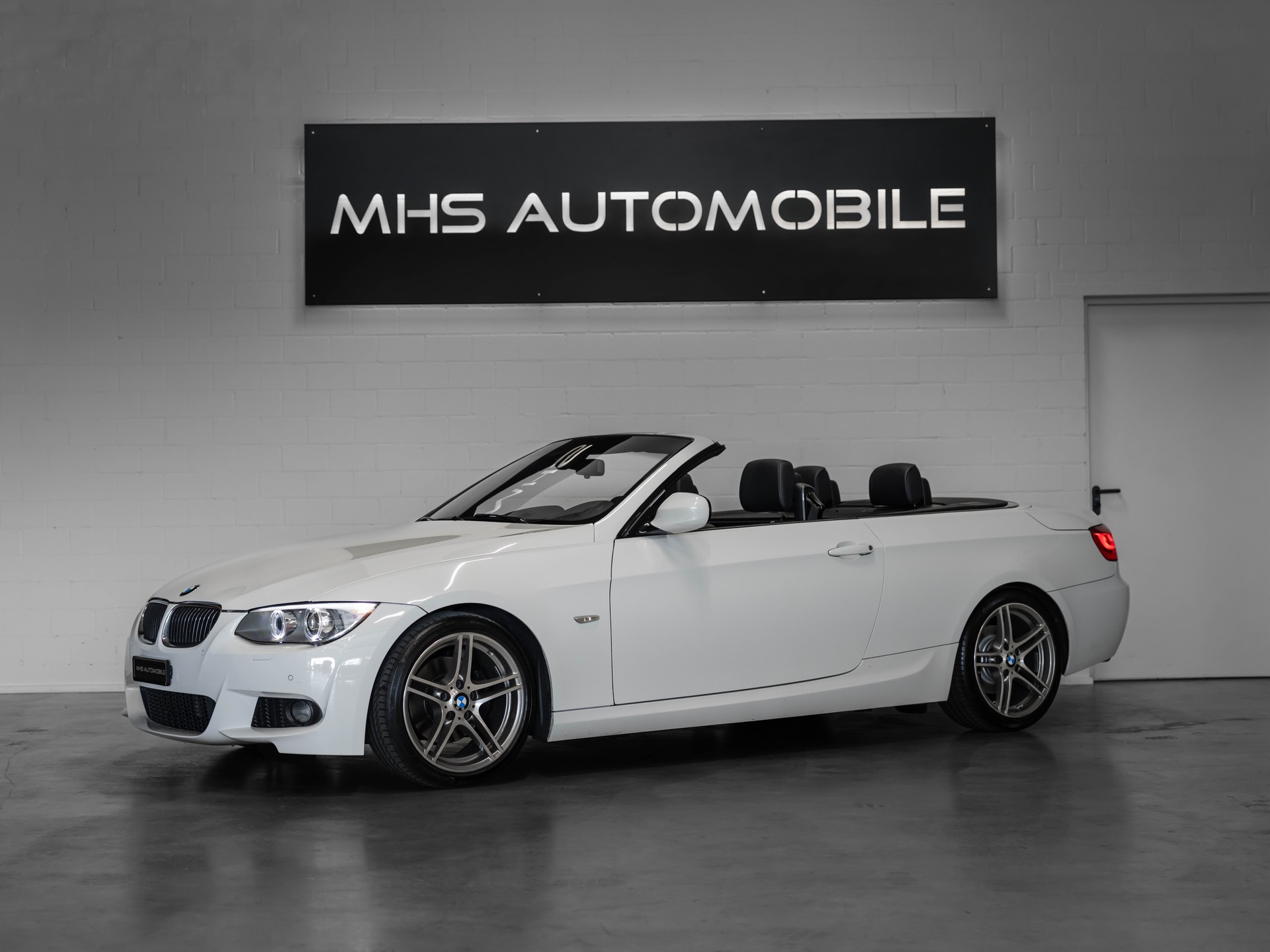 BMW 320d Cabriolet Steptronic-showroom-element-1