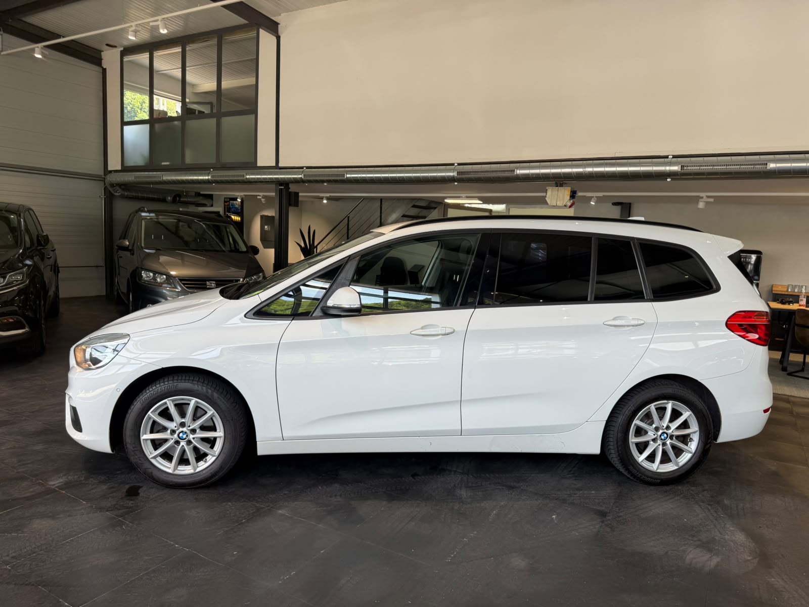 BMW 218d xDrive Gran Tourer Steptronic-showroom-element-1