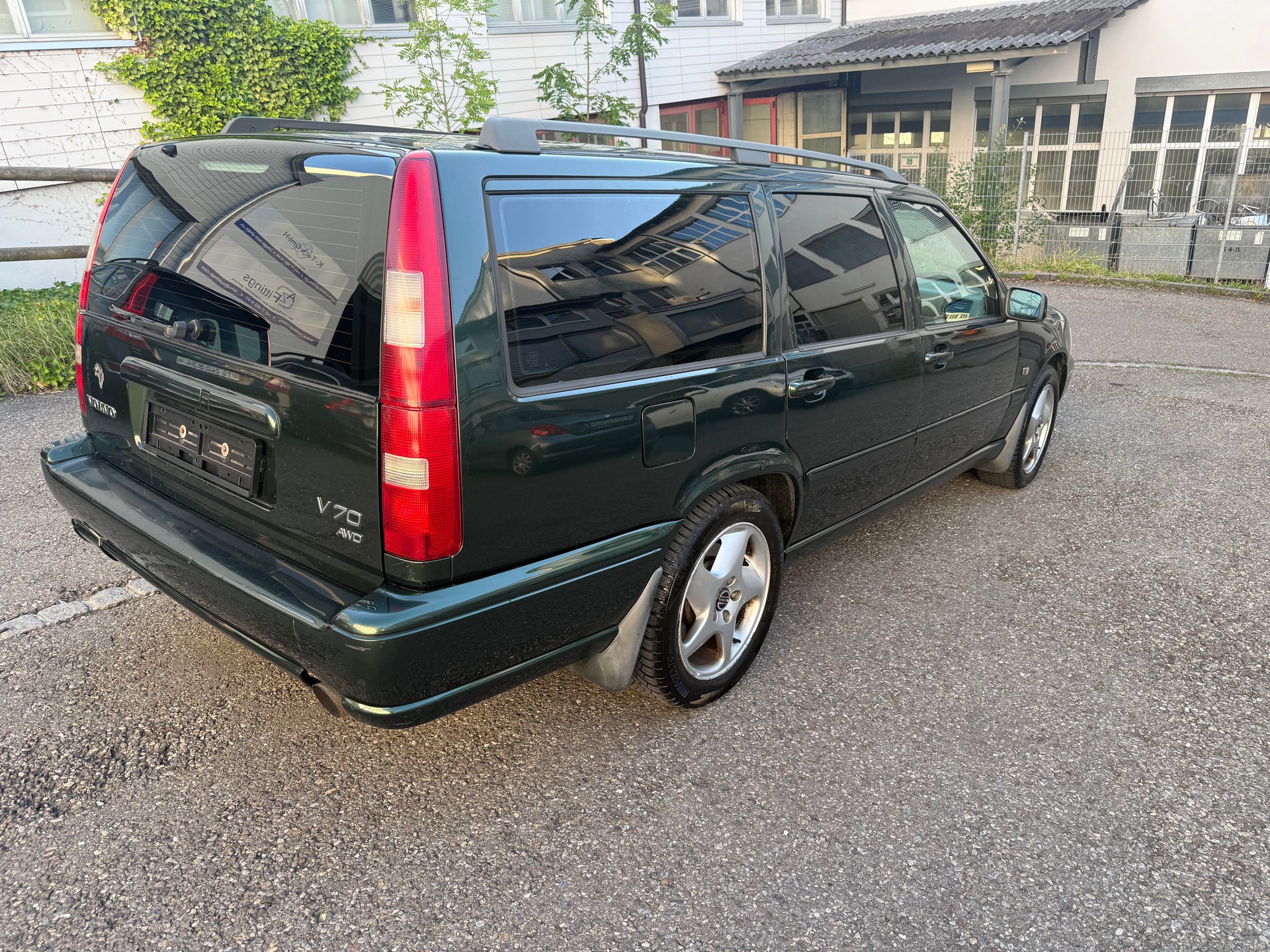 VOLVO V70 2.5 T AWD Nordic-image-3