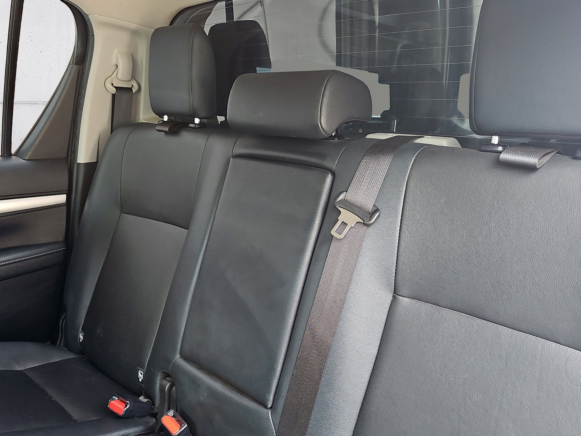 TOYOTA Hilux 2.4-4D Sol Premium Double Cab 4x4 A-image-25