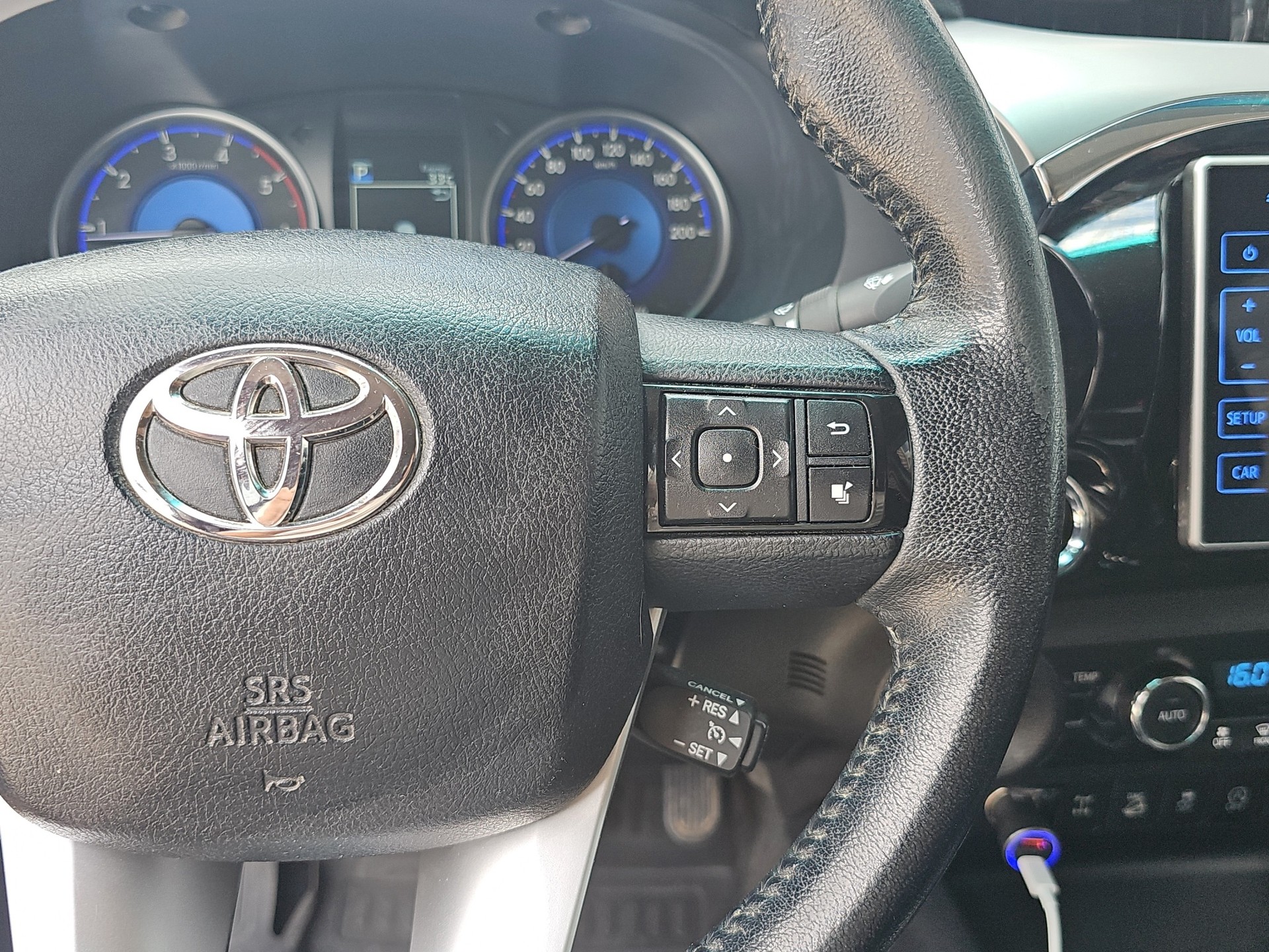 TOYOTA Hilux 2.4-4D Sol Premium Double Cab 4x4 A-image-17