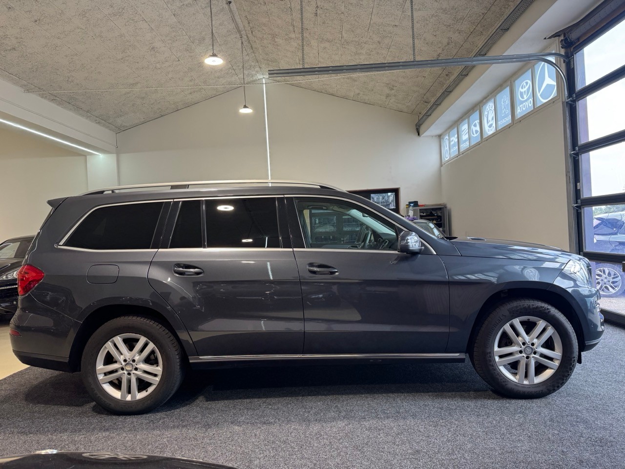 MERCEDES-BENZ GLS 350 BlueTEC 4Matic 7G-TRONIC-image-8