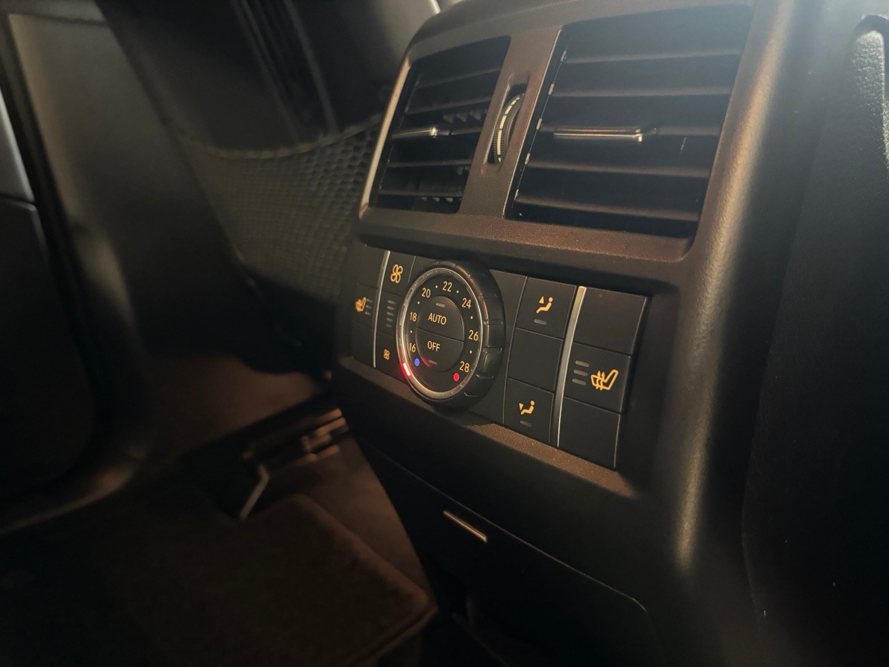 MERCEDES-BENZ GLS 350 BlueTEC 4Matic 7G-TRONIC-image-21