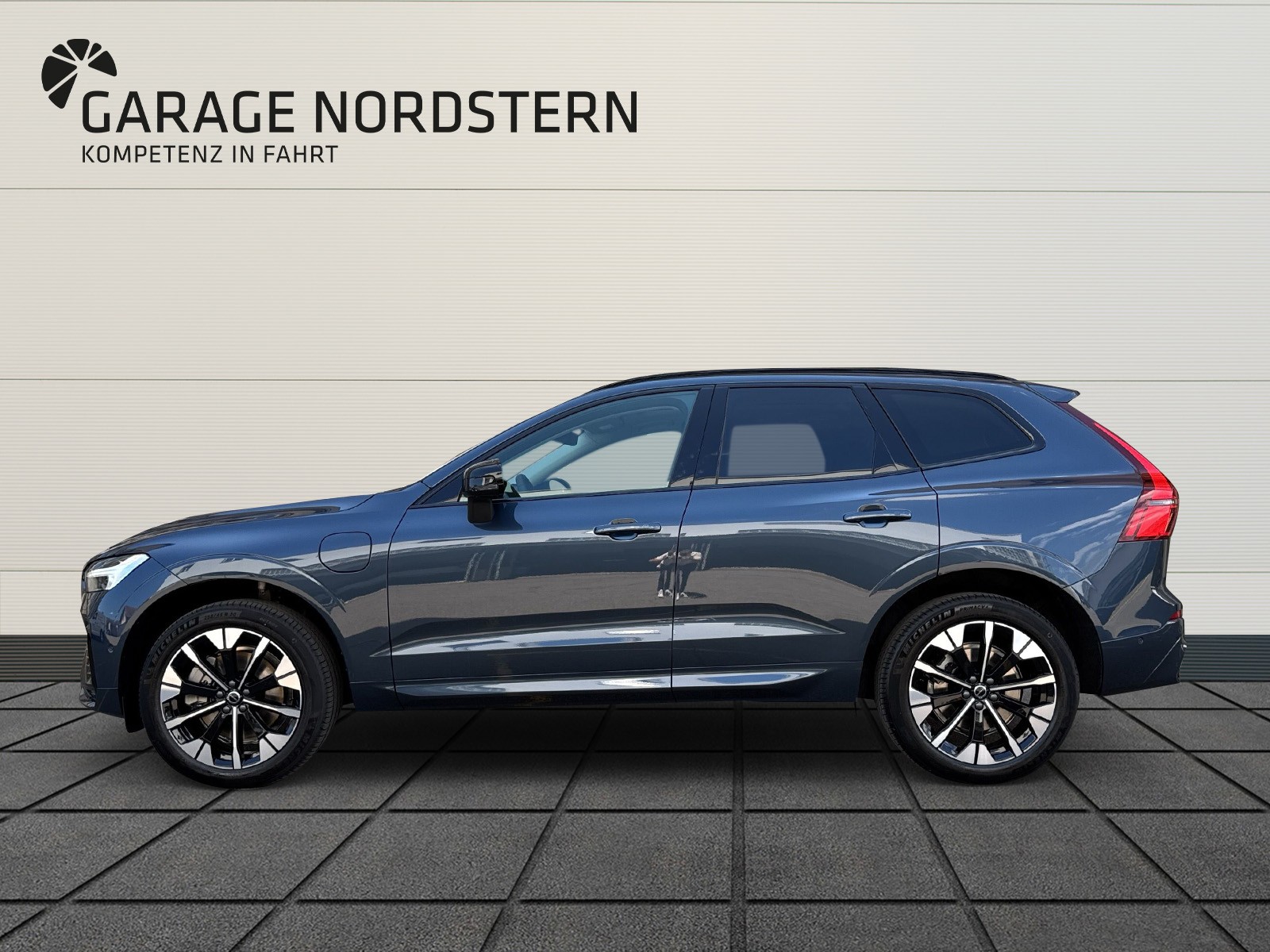 VOLVO XC60 2.0 T6 TE Ultra Dark eAWD-showroom-element-1