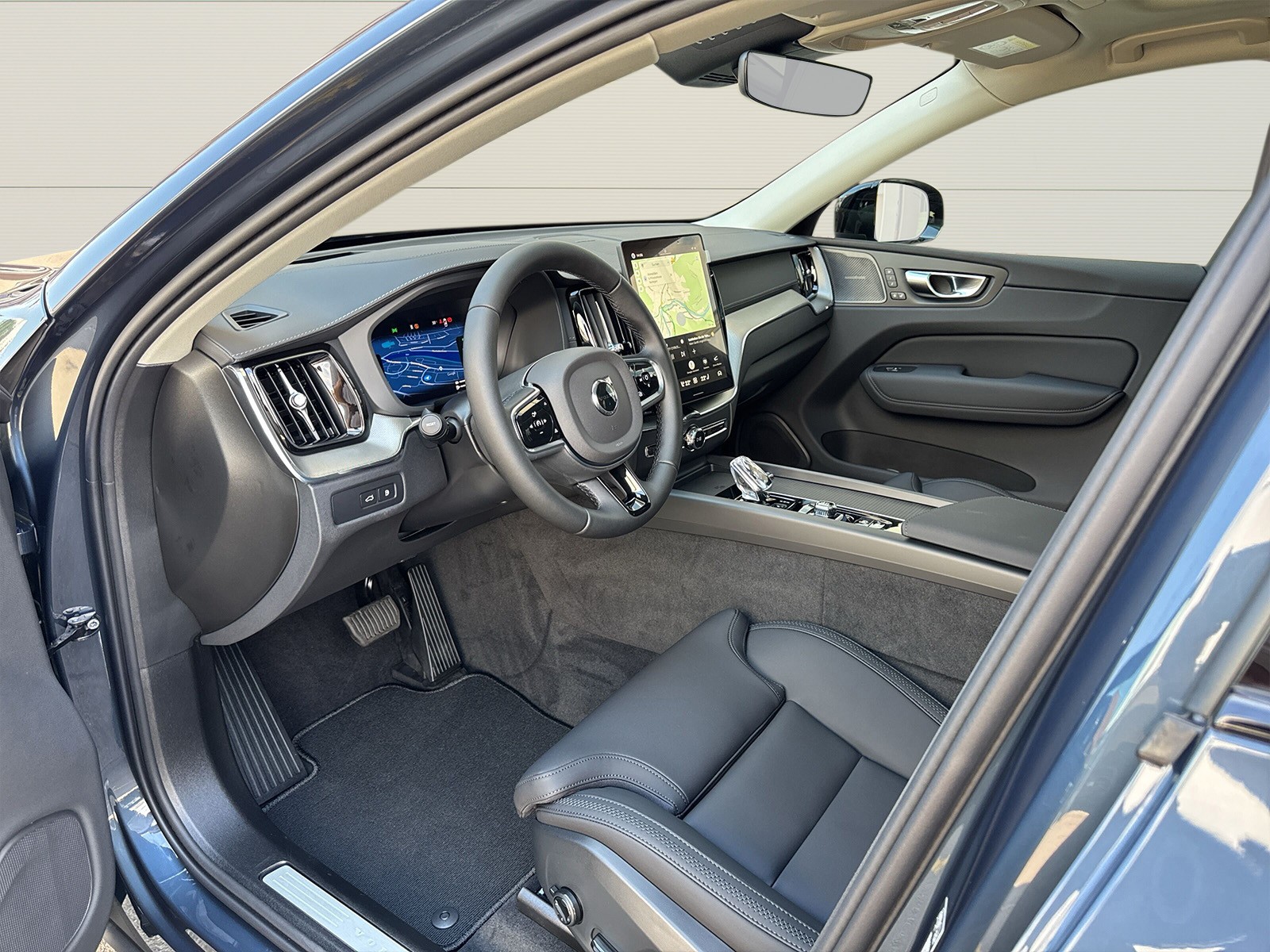 VOLVO XC60 2.0 T6 TE Ultra Dark eAWD-image-6