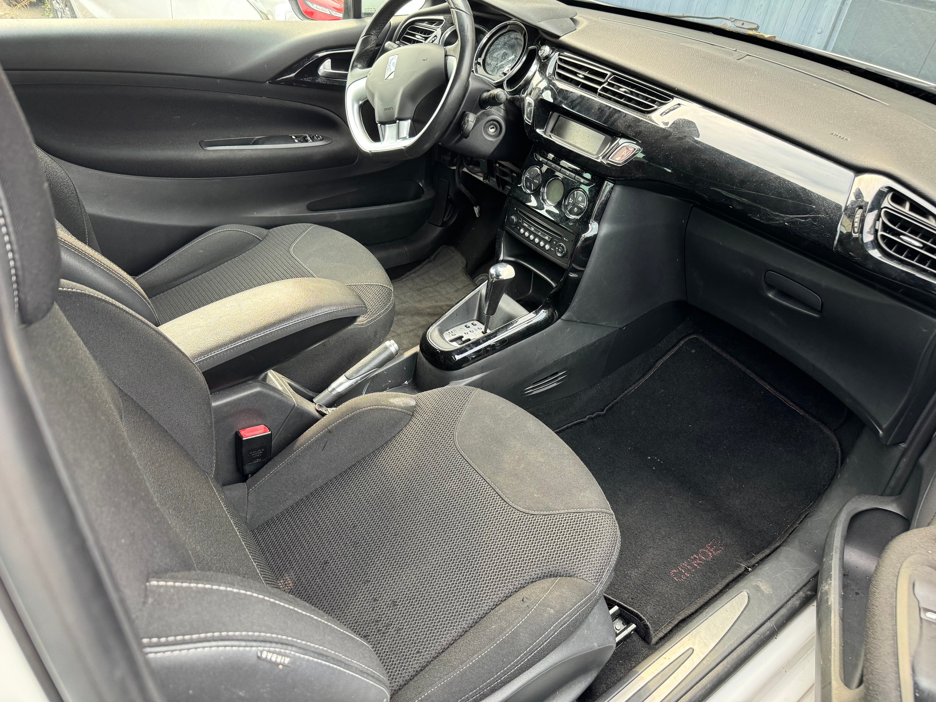 DS AUTOMOBILES DS3 1.6 VTi SO Chic Automatic-image-7