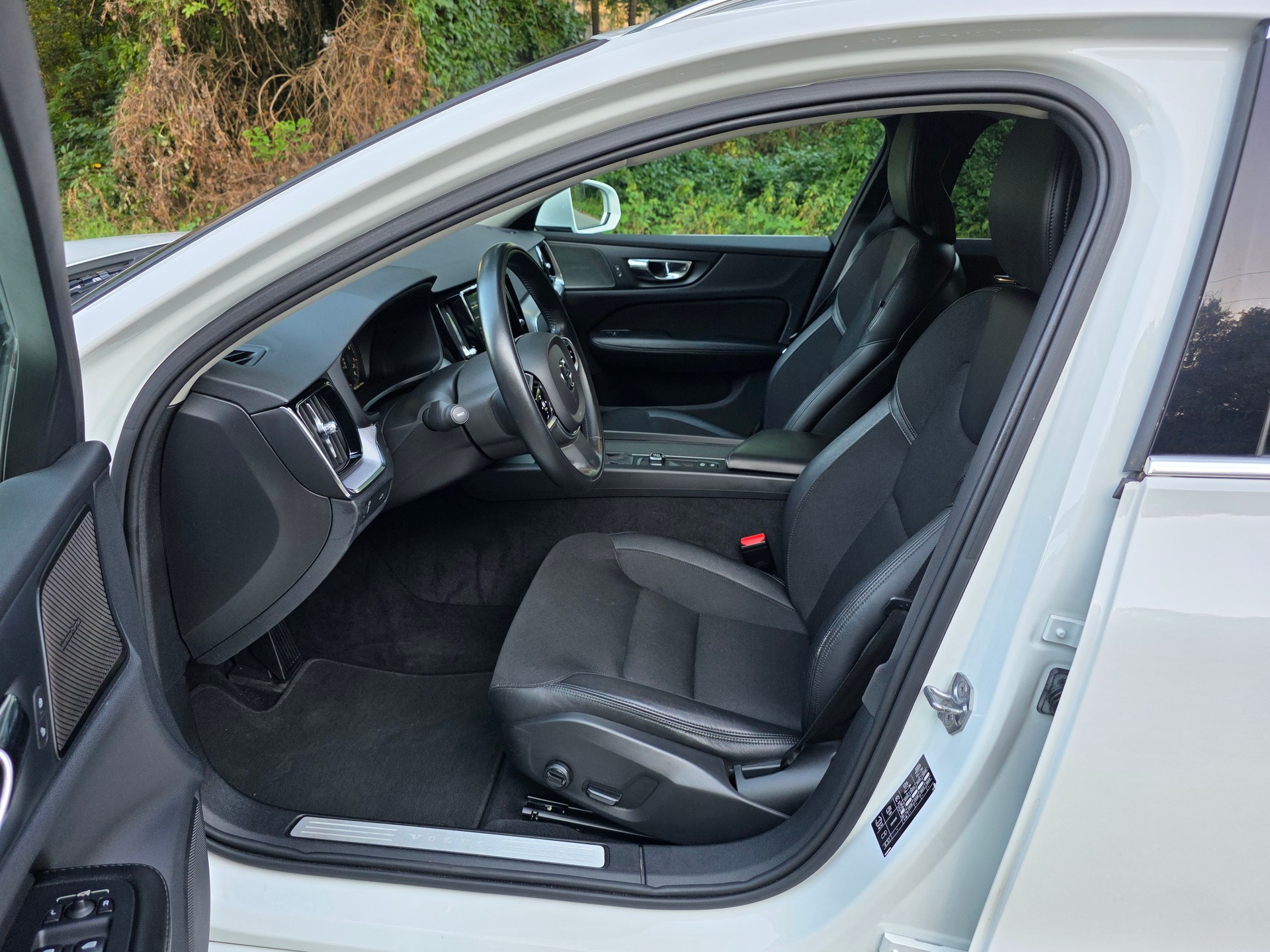 VOLVO V60 T6 AWD Momentum Geartronic / Neu ab mfk.-image-6