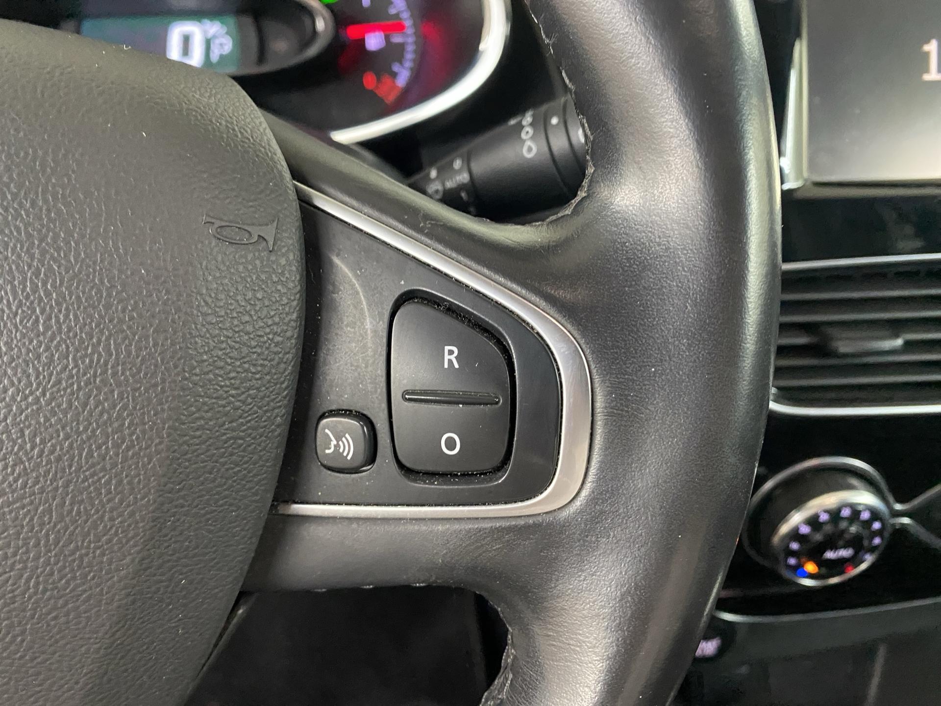 RENAULT Clio Grandtour 1.5 dCi Intens EDC-image-15