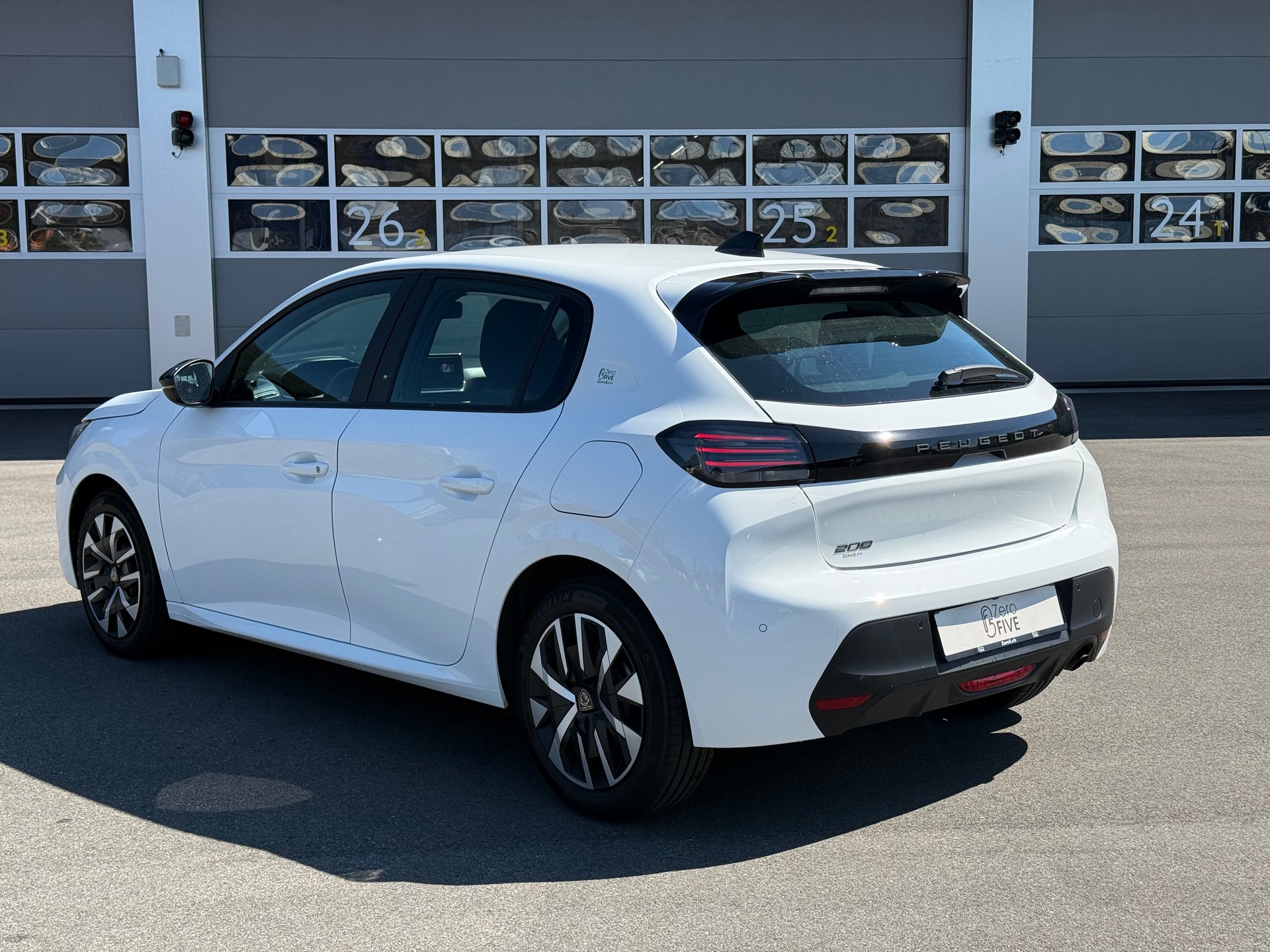 PEUGEOT 208 1.2 PureTech Active EAT8-showroom-element-2
