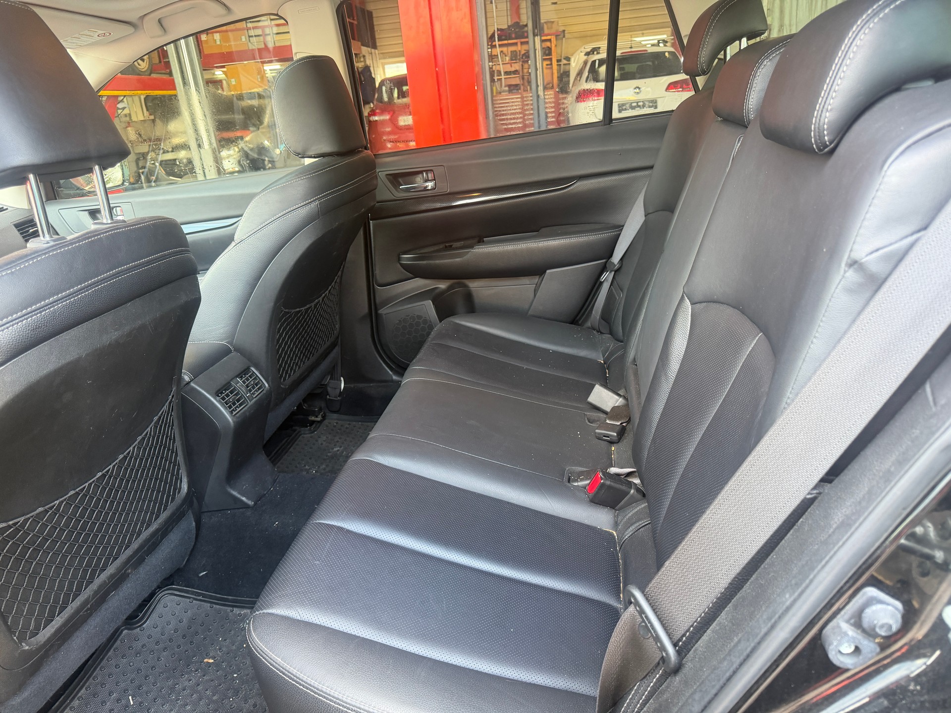 SUBARU Legacy 2.5i Limited S AWD Lineartronic-image-9