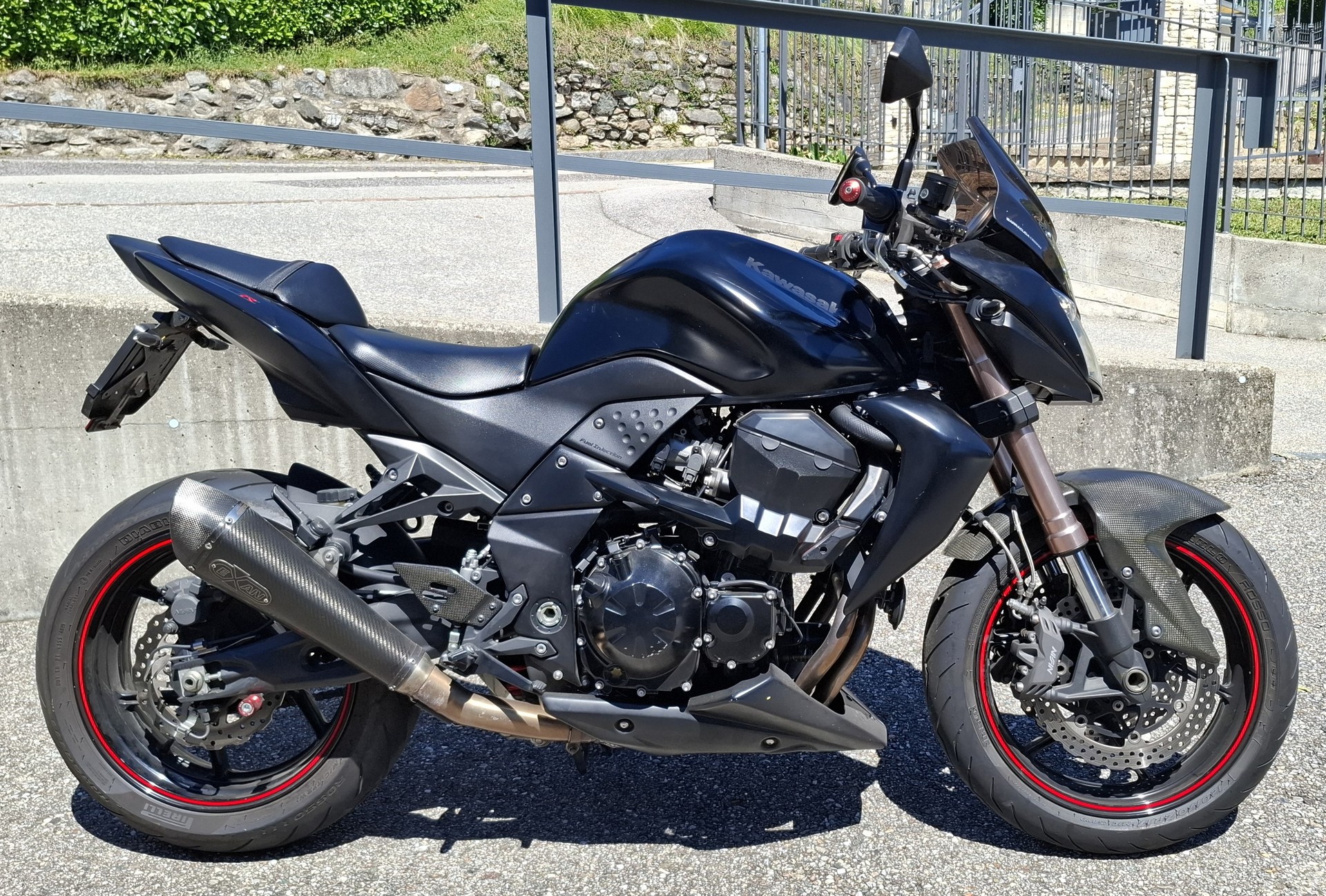 KAWASAKI Z 750 R ABS Black Edition-image-0