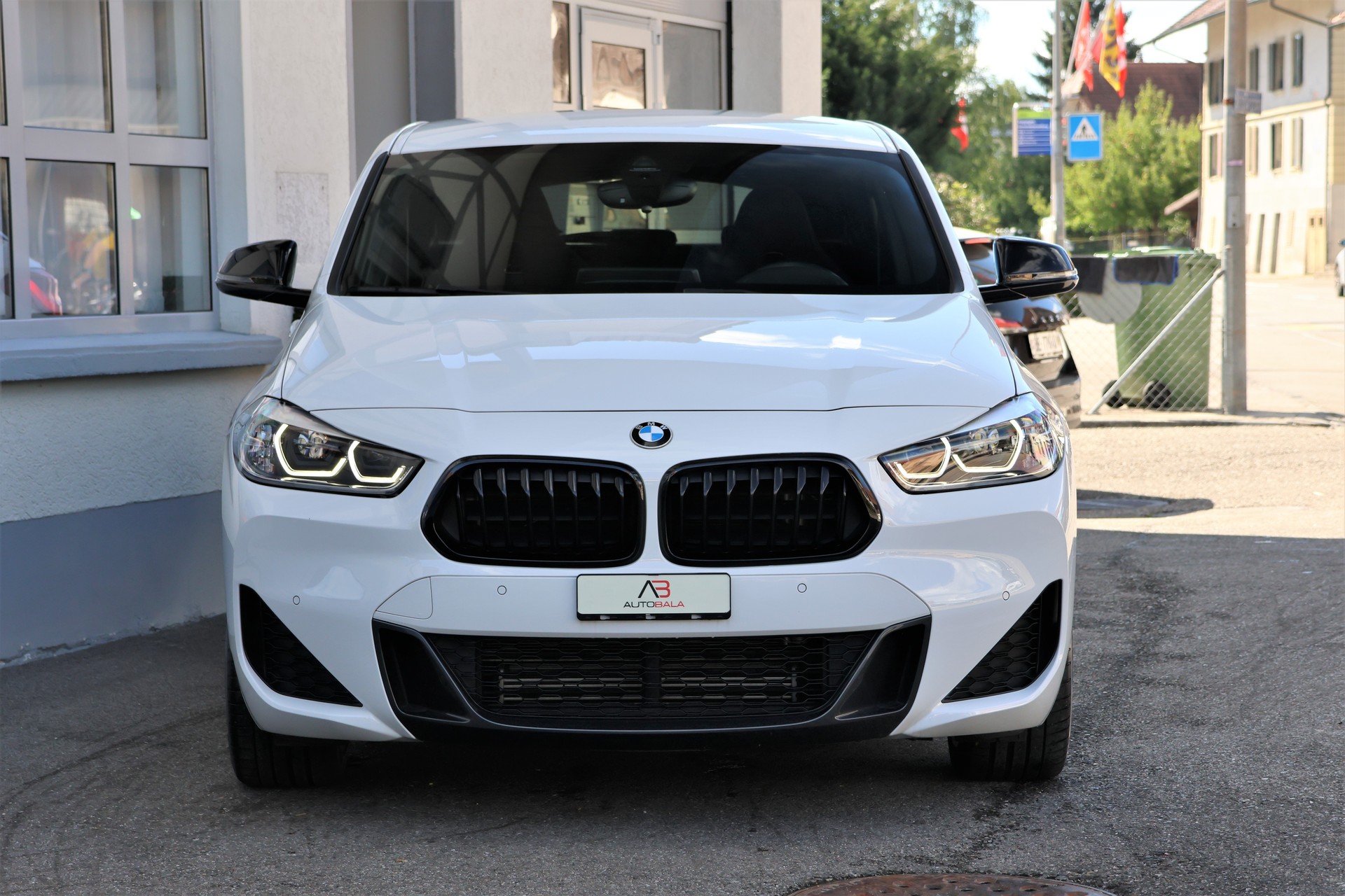BMW X2 sDrive 18i M Sport Steptronic DSK (CH)-showroom-element-1