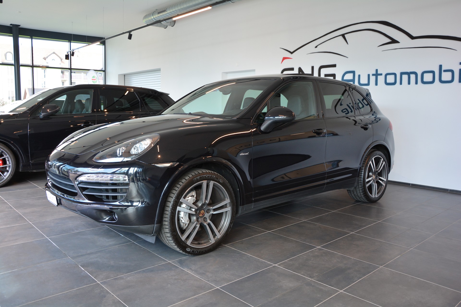 PORSCHE Cayenne S Diesel-showroom-element-1