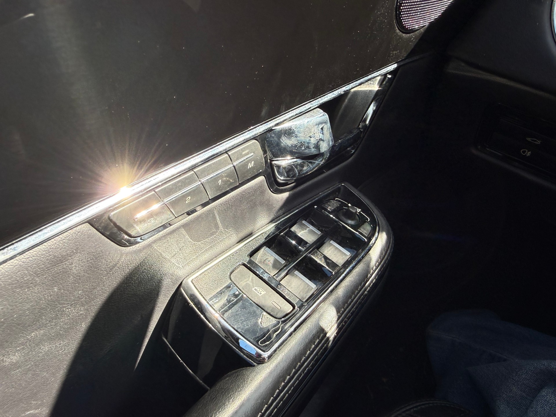 JAGUAR XJ 3.0 V6 S/C Premium Luxury Automatic AWD-image-17
