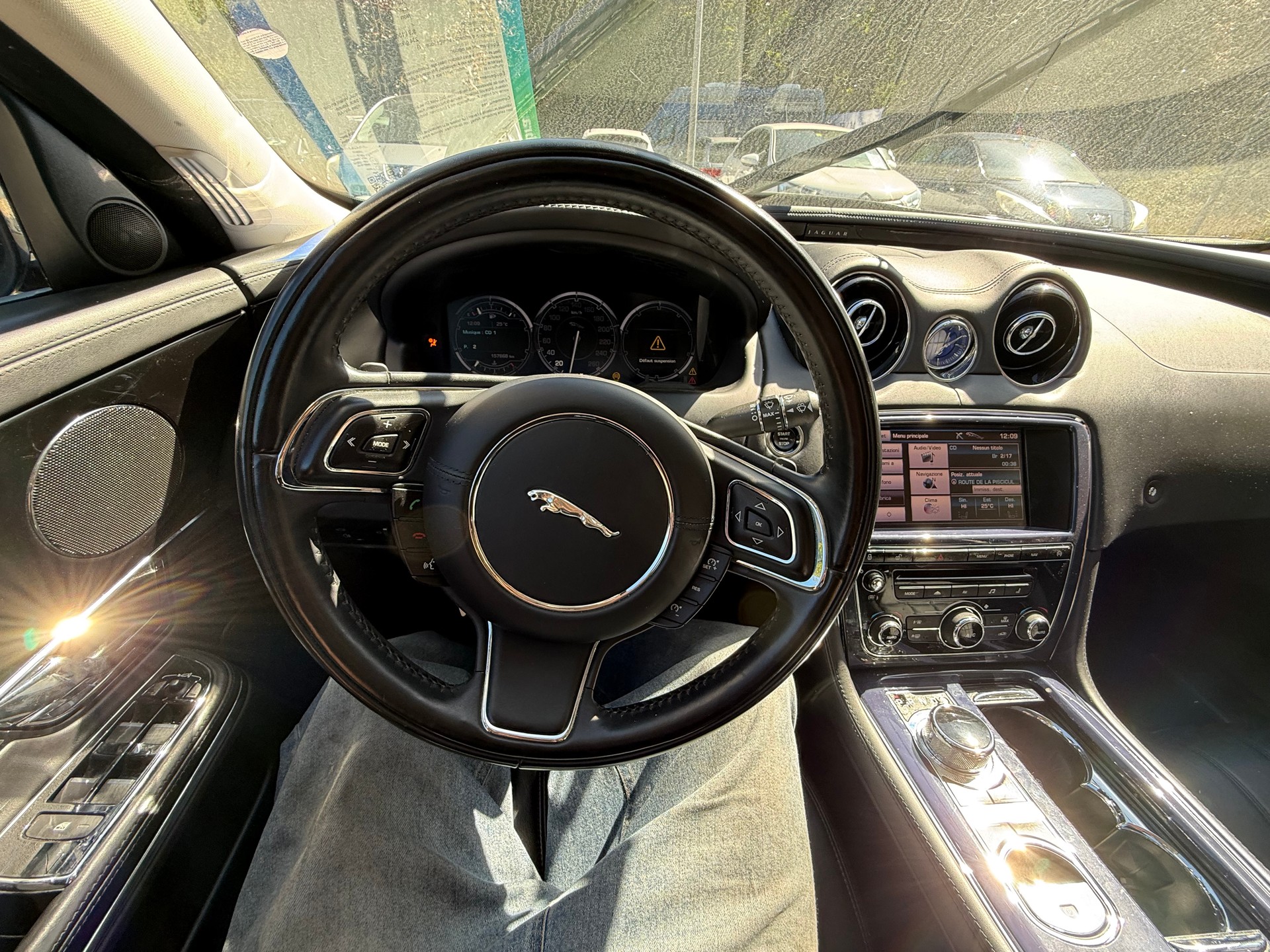 JAGUAR XJ 3.0 V6 S/C Premium Luxury Automatic AWD-image-19