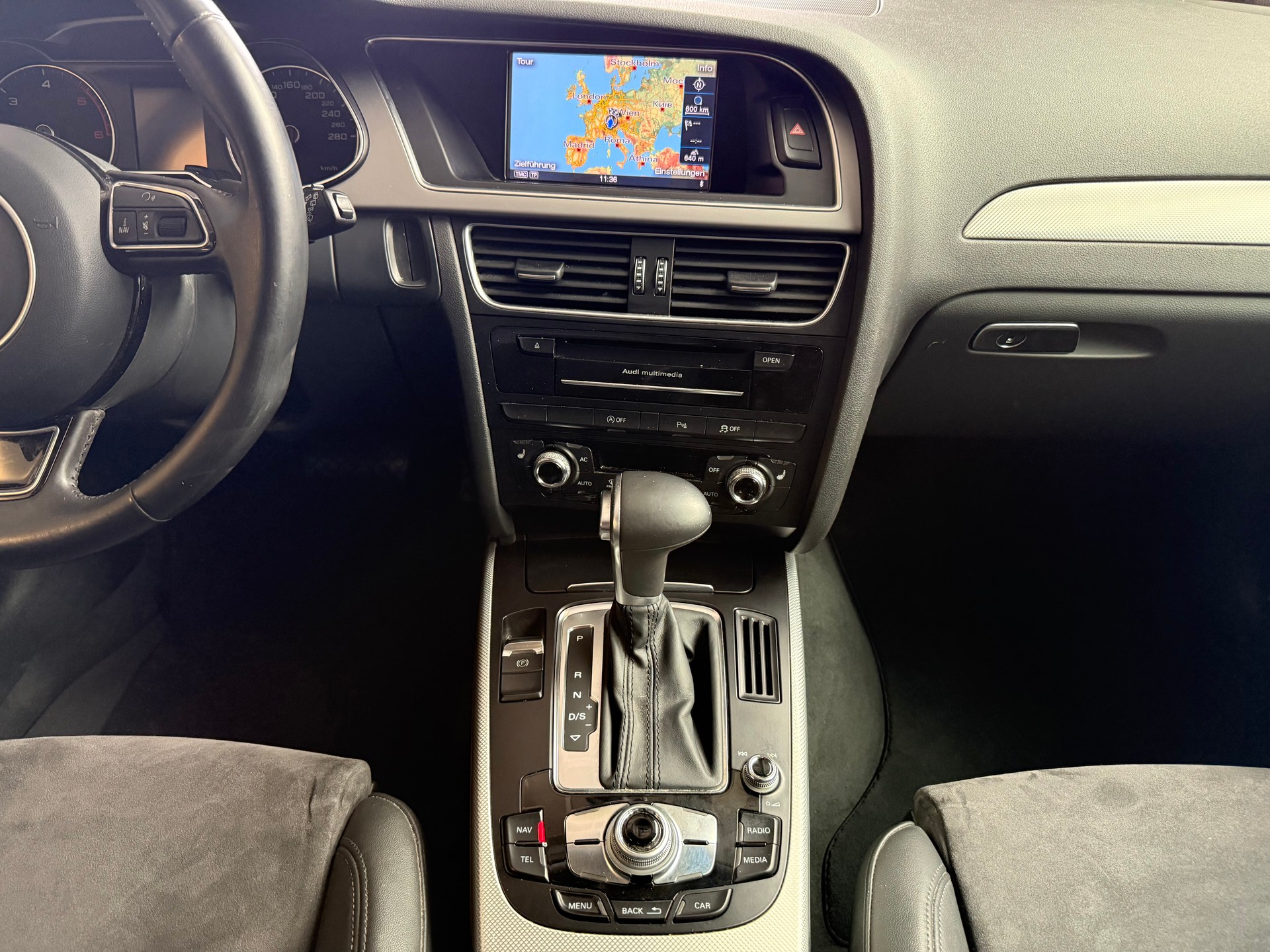 AUDI A4 allroad 3.0 TDI quattro S-tronic-image-14