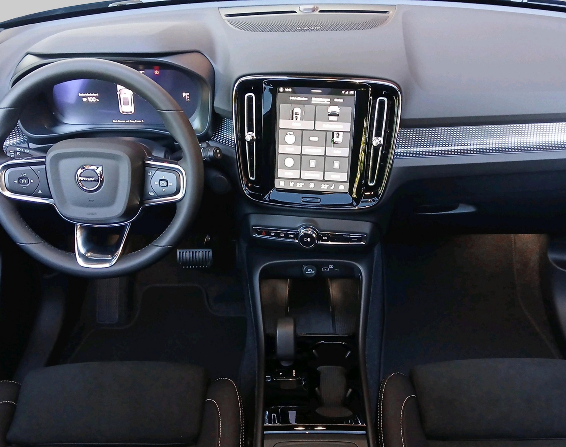 VOLVO EX40 Twin Black Edition AWD-image-4