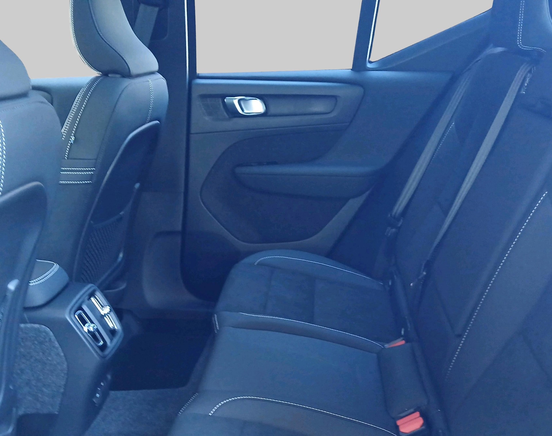 VOLVO EX40 Twin Black Edition AWD-image-5