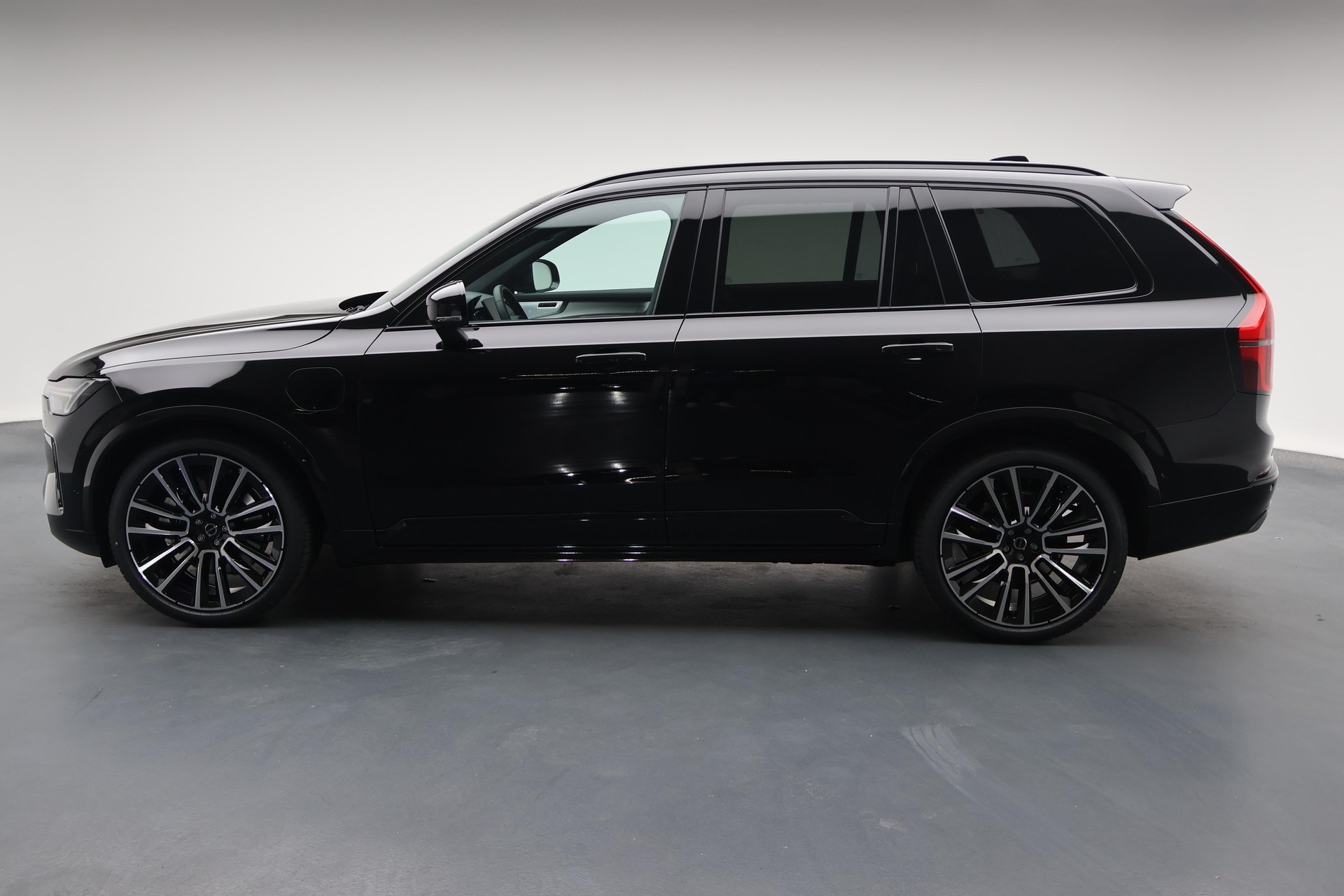 VOLVO XC90 2.0 T8 TE Black Edition eAWD-showroom-element-2