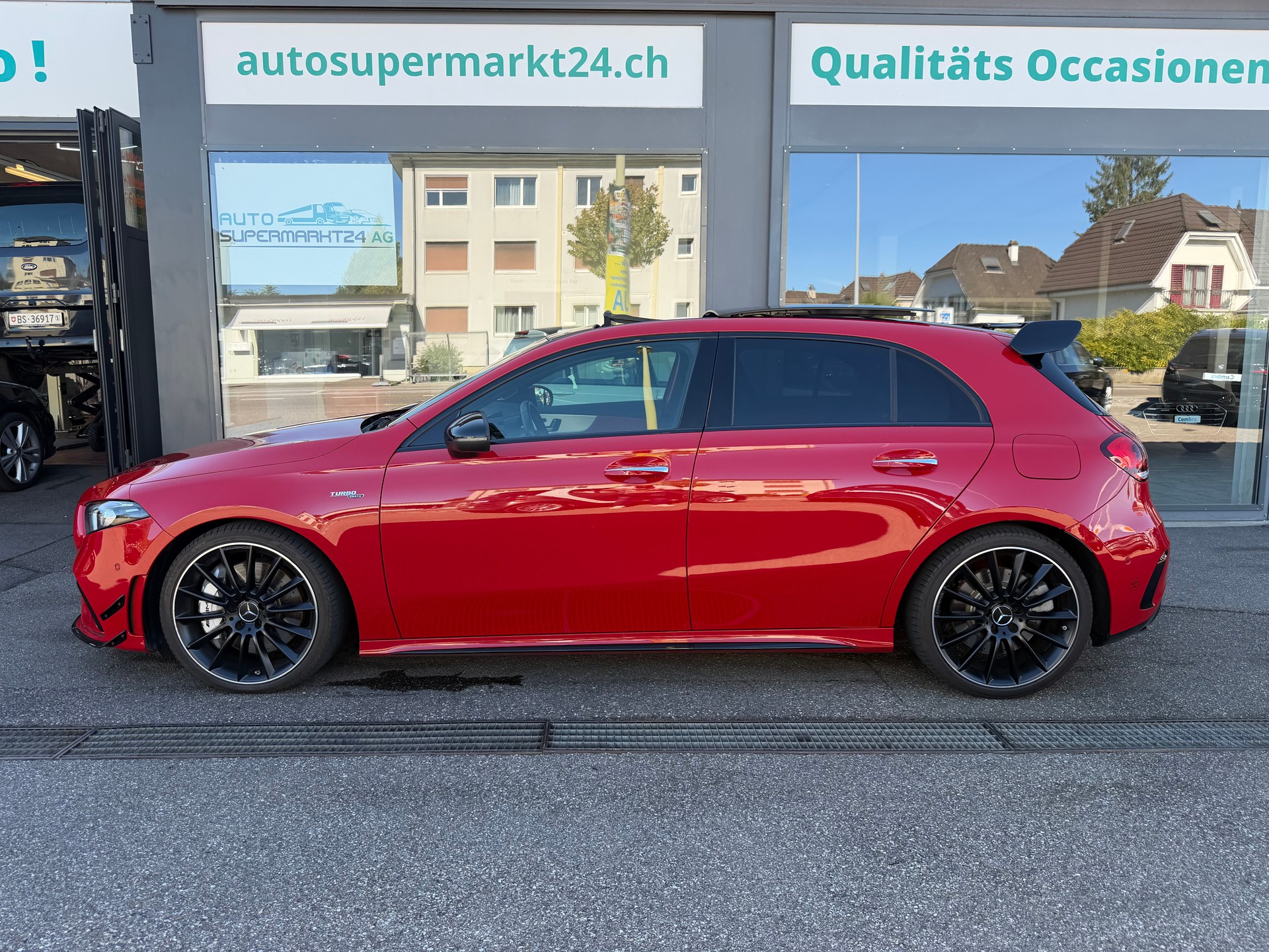 MERCEDES-BENZ A 35 AMG 4Matic Speedshift-showroom-element-1