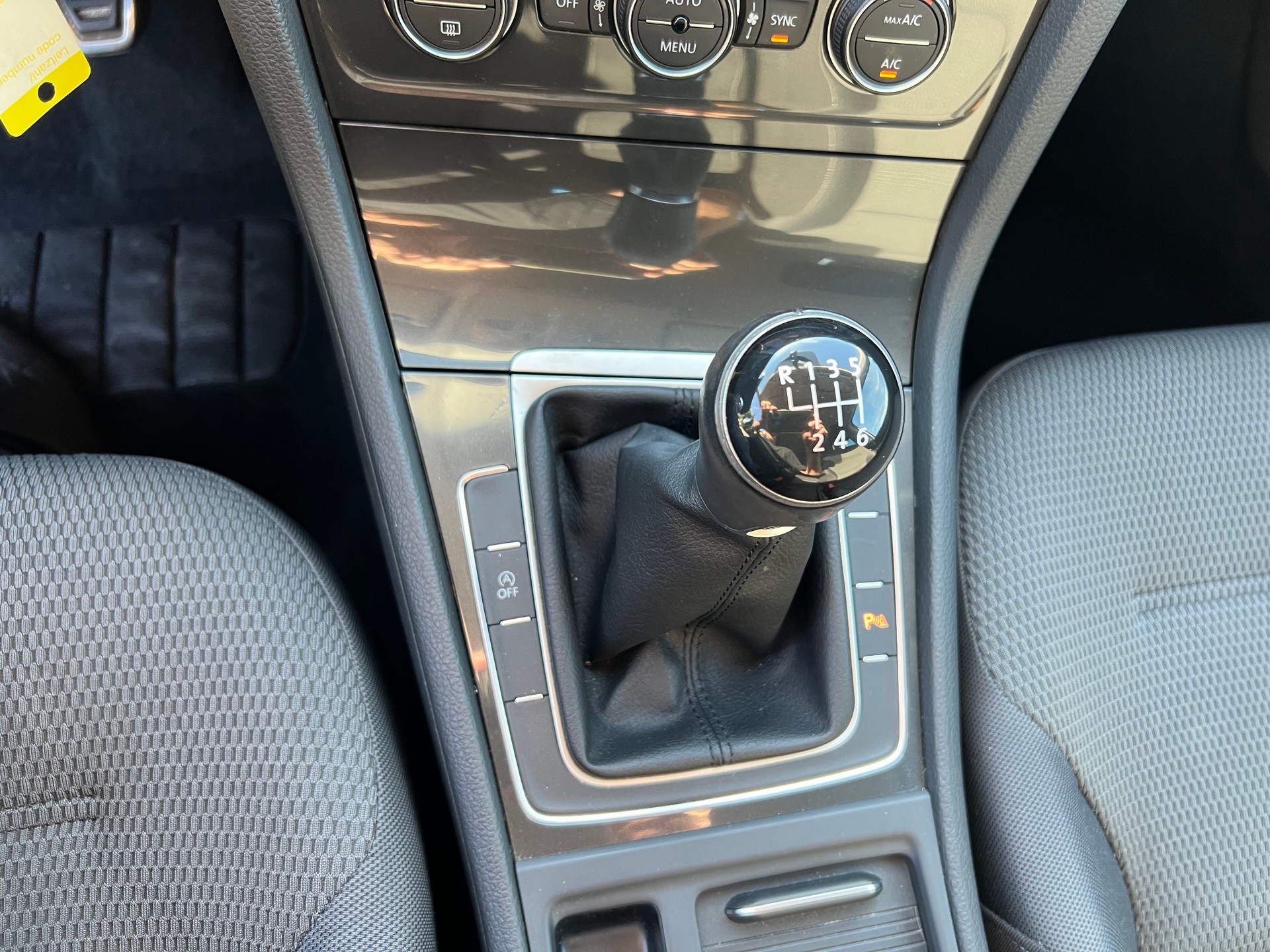 VW Golf 1.0 TSI Comfortline-image-23