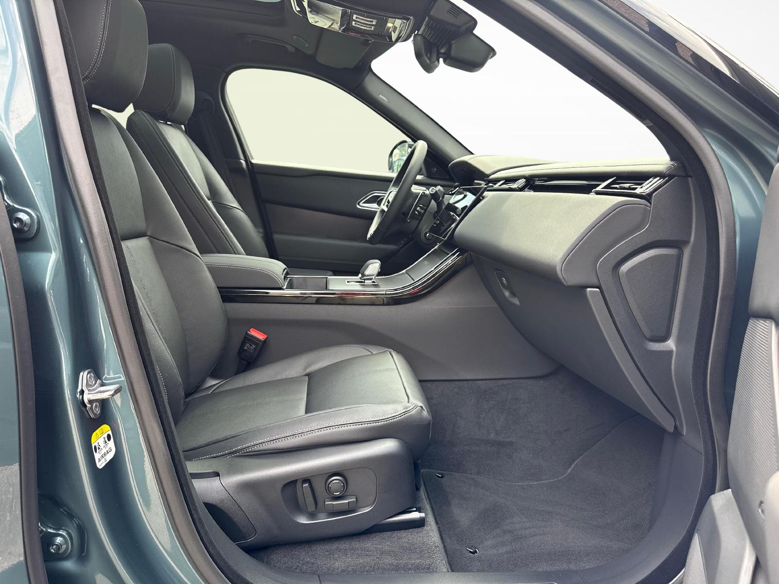 LAND ROVER Range Rover Velar 2.0 P400e Belgravia Edition-image-9