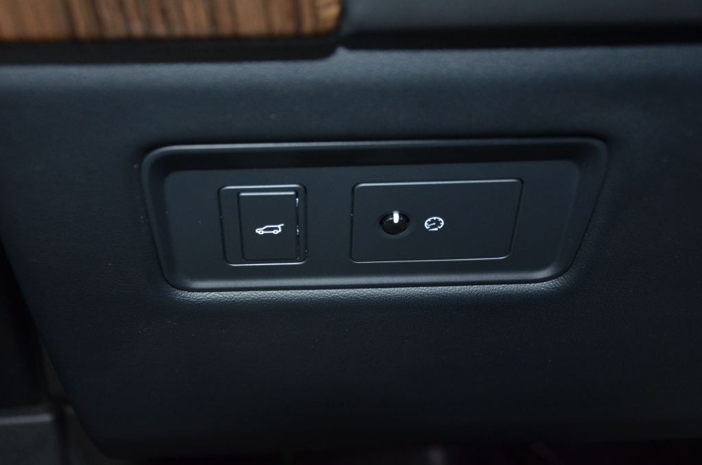 LAND ROVER Range Rover 4.4 SDV8 Vogue *Facelift*-image-22