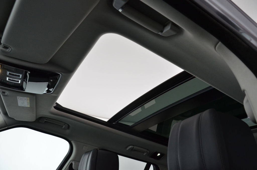 LAND ROVER Range Rover 4.4 SDV8 Vogue *Facelift*-image-10