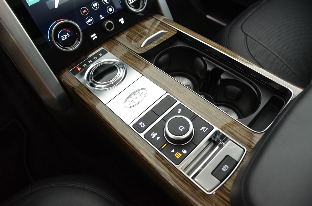 LAND ROVER Range Rover 4.4 SDV8 Vogue *Facelift*-image-24