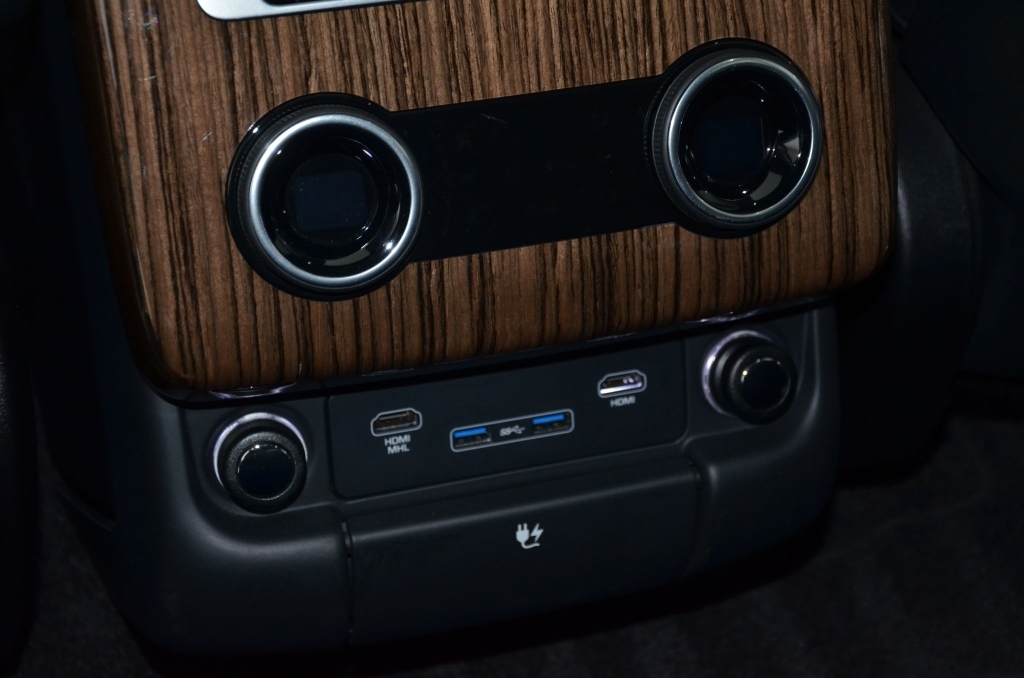 LAND ROVER Range Rover 4.4 SDV8 Vogue *Facelift*-image-29