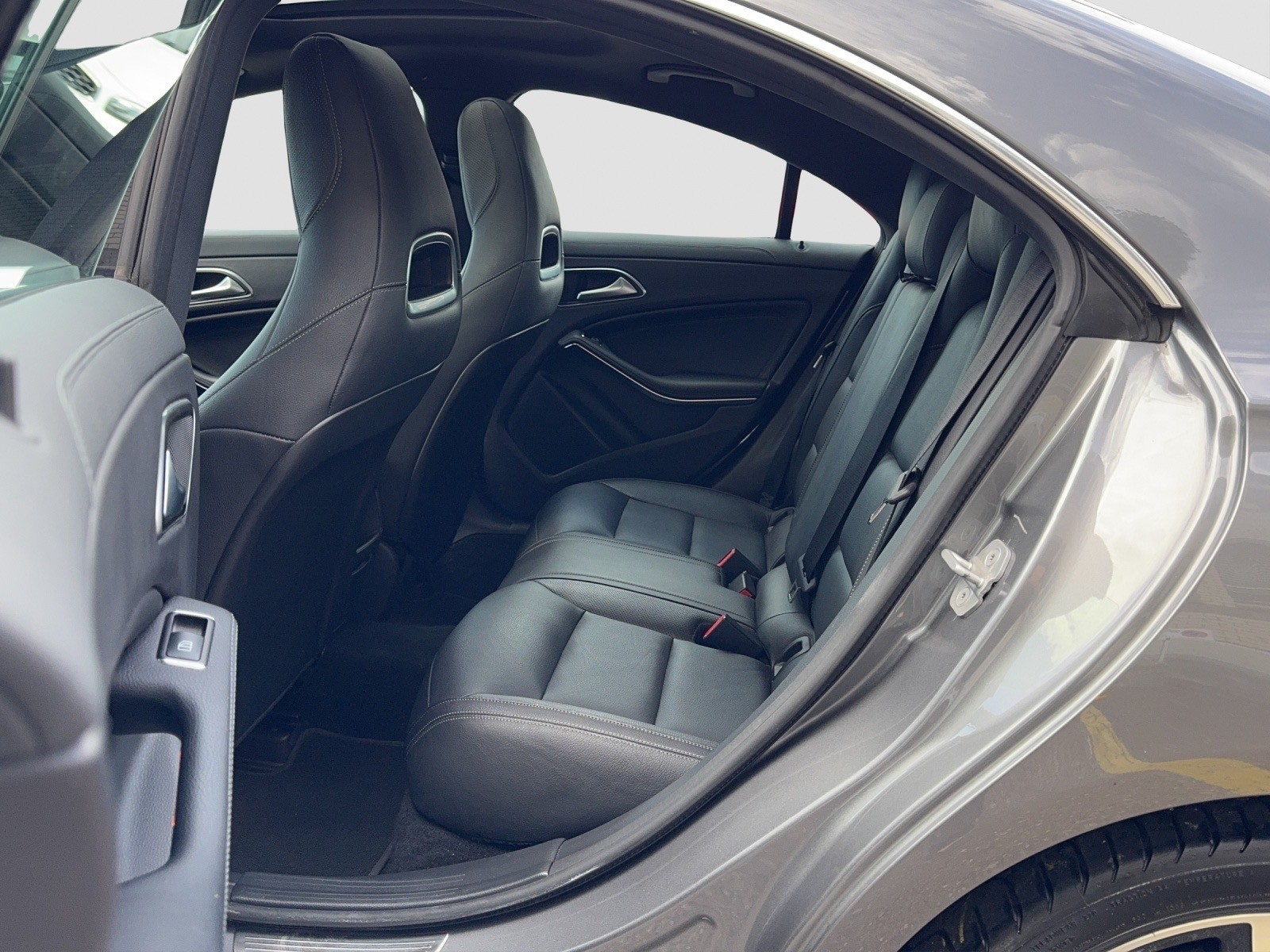 MERCEDES-BENZ CLA 220 CDI Urban 7G-DCT-image-10