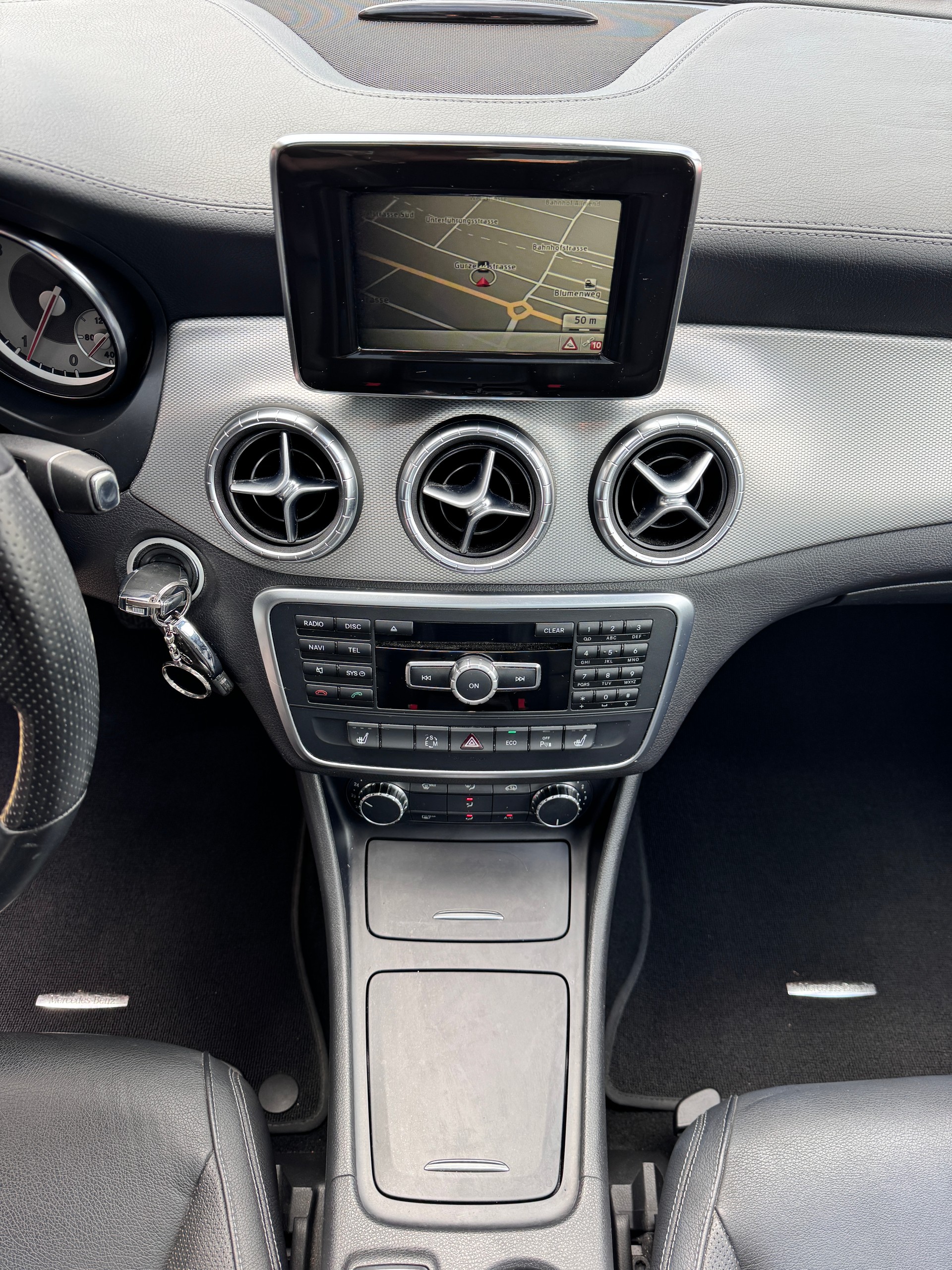 MERCEDES-BENZ CLA 220 CDI Urban 7G-DCT-image-12
