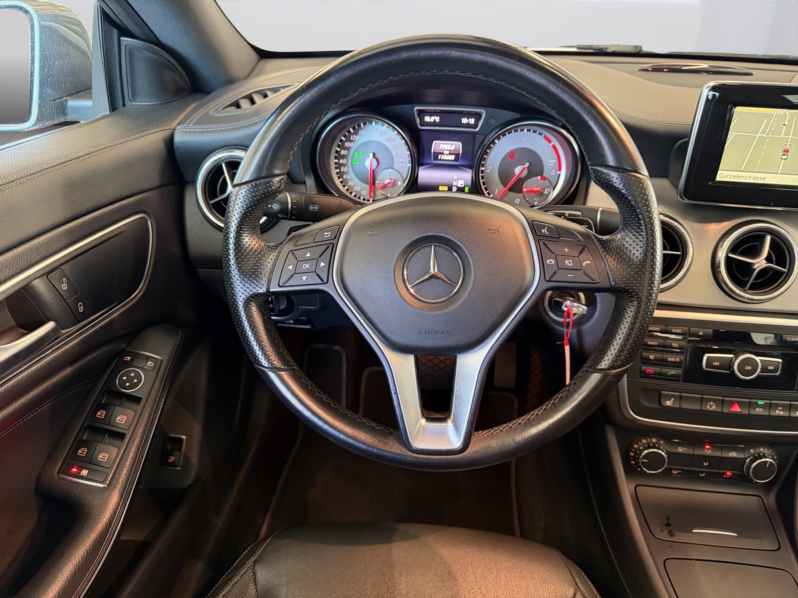 MERCEDES-BENZ CLA 220 CDI Urban 7G-DCT-image-13