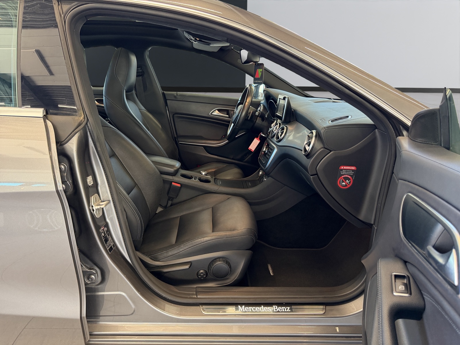 MERCEDES-BENZ CLA 220 CDI Urban 7G-DCT-image-17