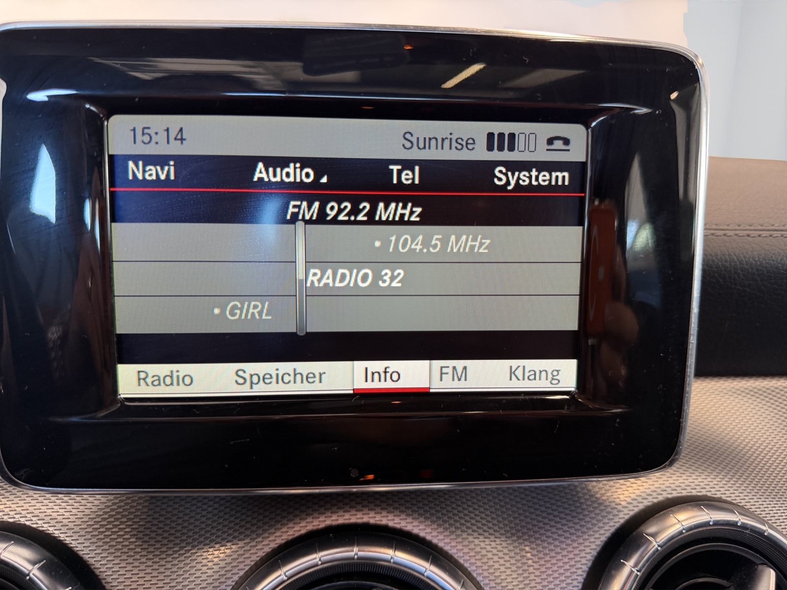 MERCEDES-BENZ CLA 220 CDI Urban 7G-DCT-image-24
