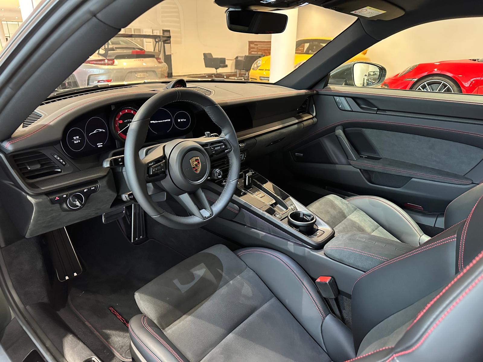 PORSCHE 911 Carrera 4 GTS PDK-image-8