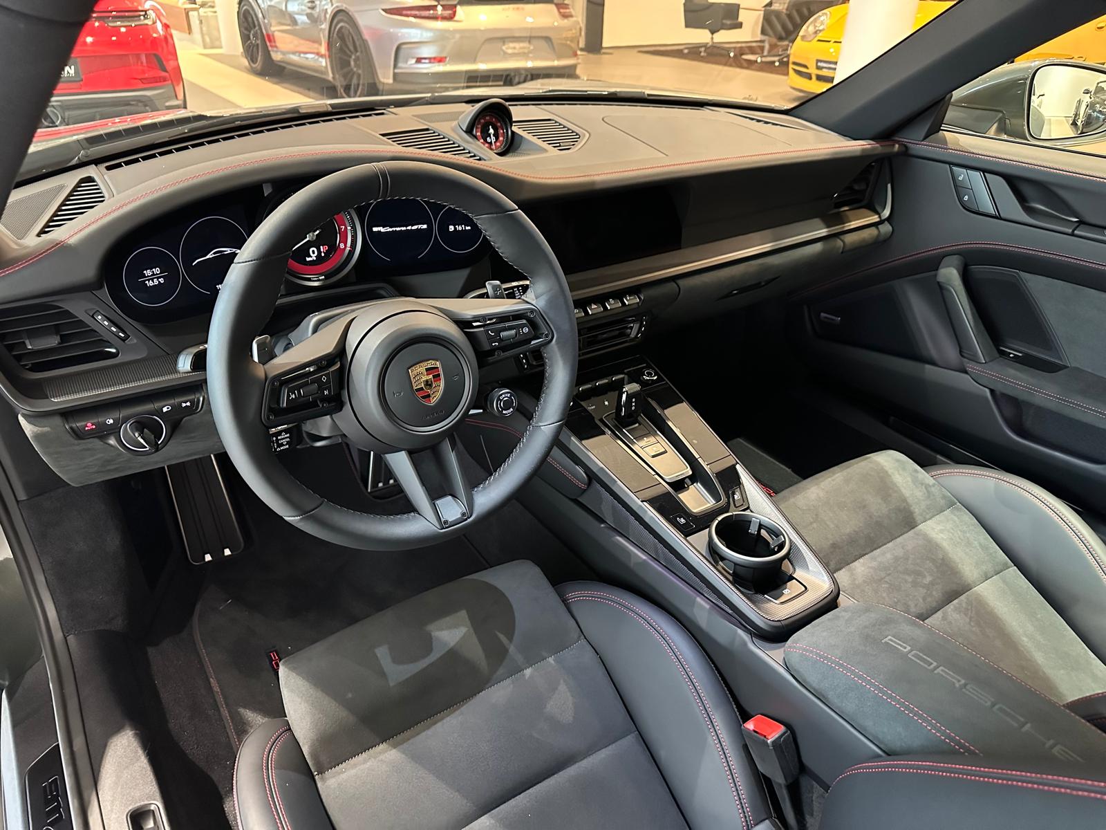 PORSCHE 911 Carrera 4 GTS PDK-image-9