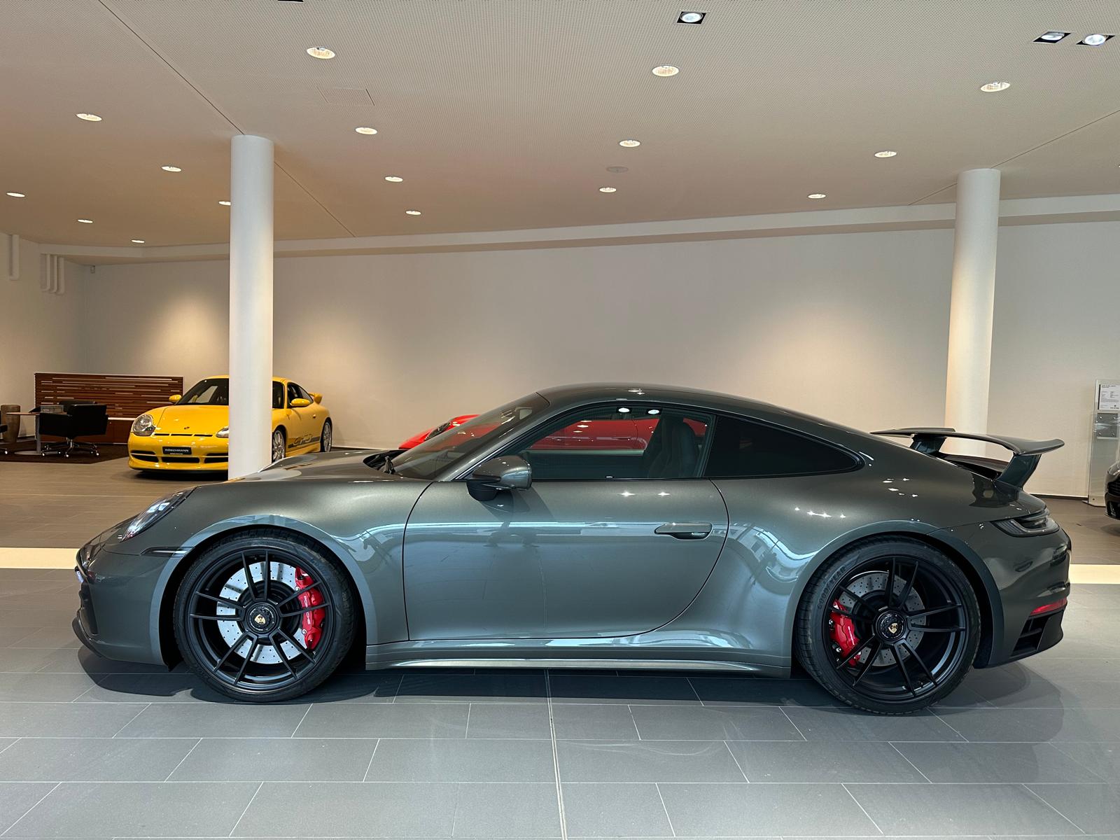 PORSCHE 911 Carrera 4 GTS PDK-showroom-element-3