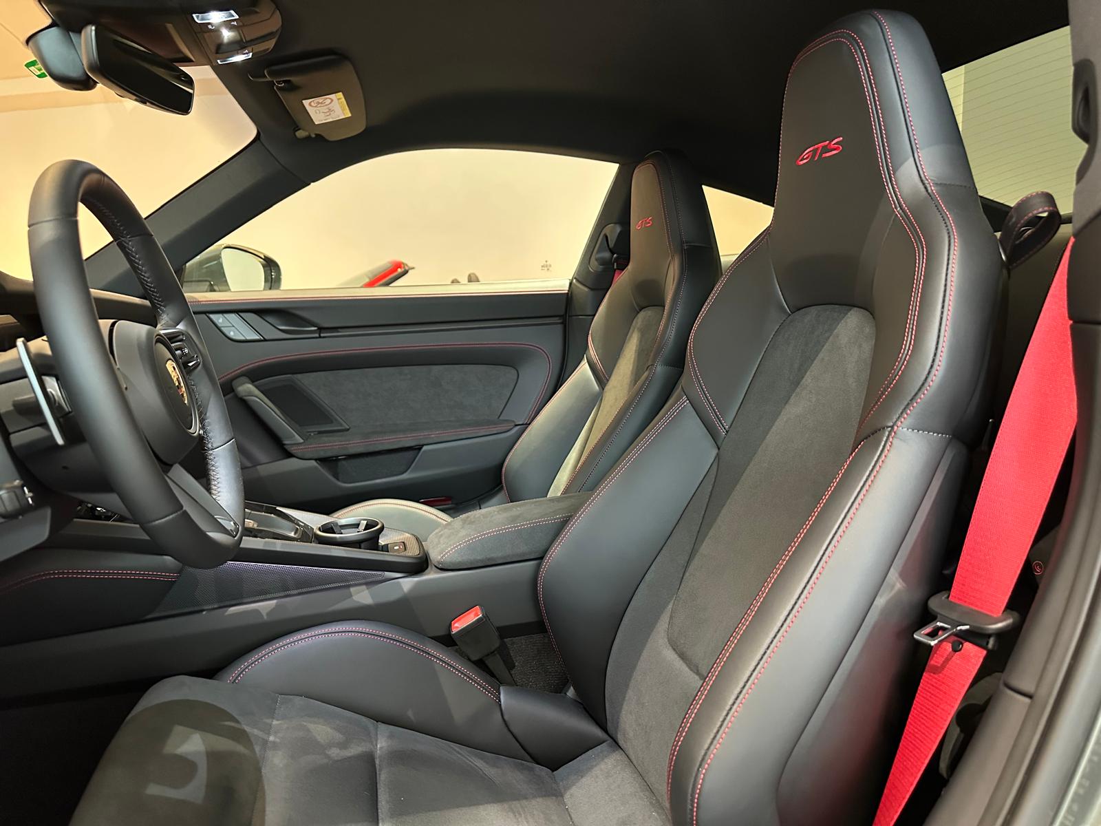 PORSCHE 911 Carrera 4 GTS PDK-image-6