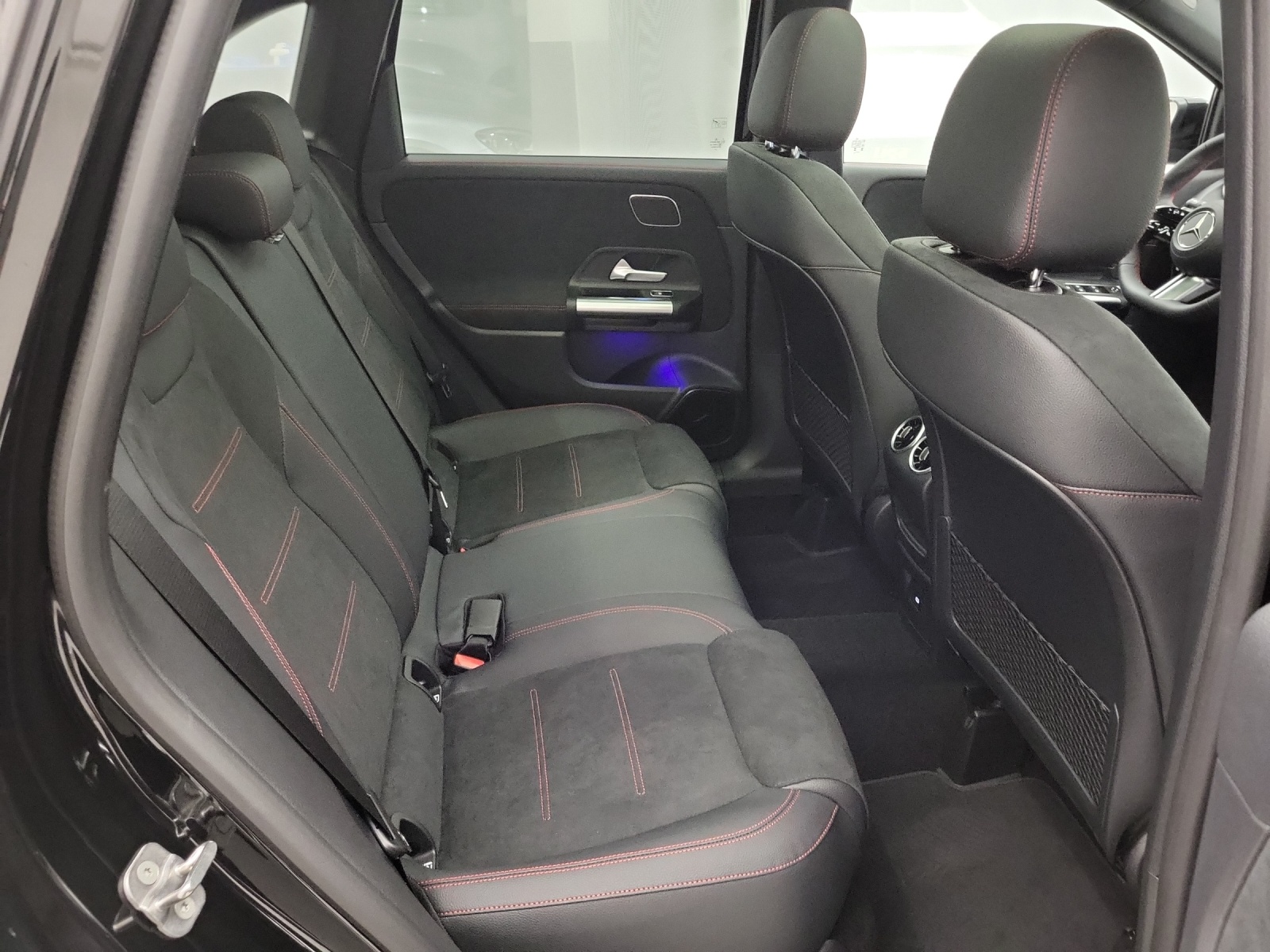 MERCEDES-BENZ B 250 AMG Line 4Matic-image-9