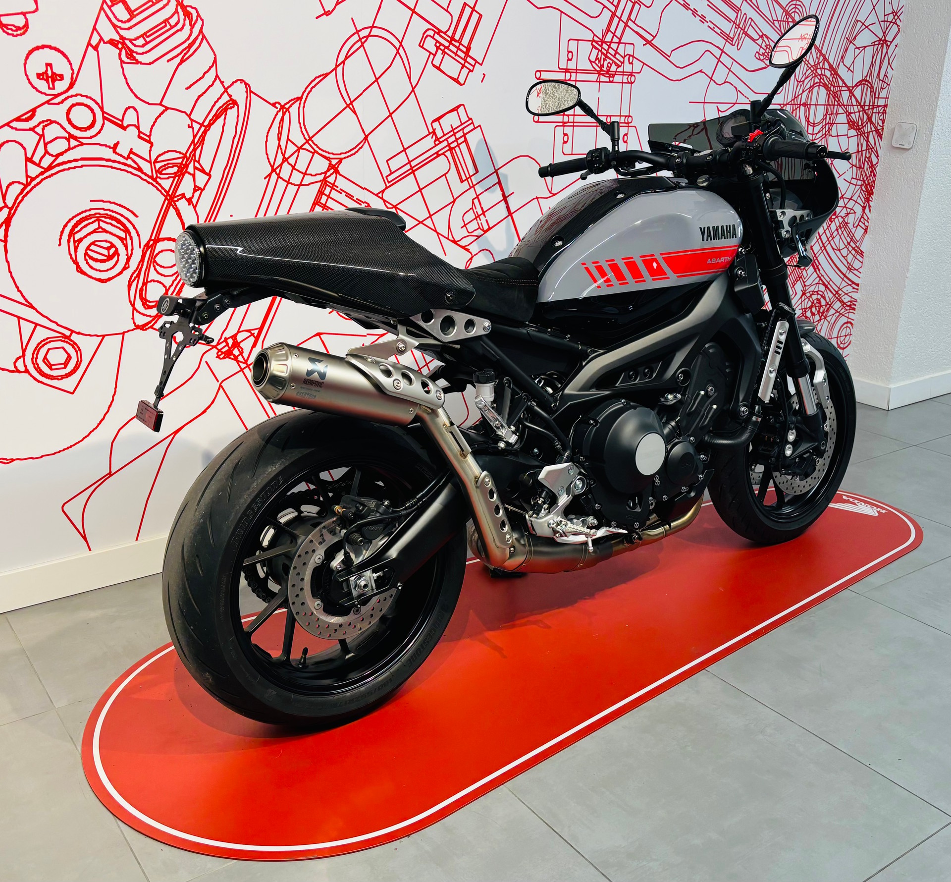 YAMAHA XSR 900 Abarth-image-3