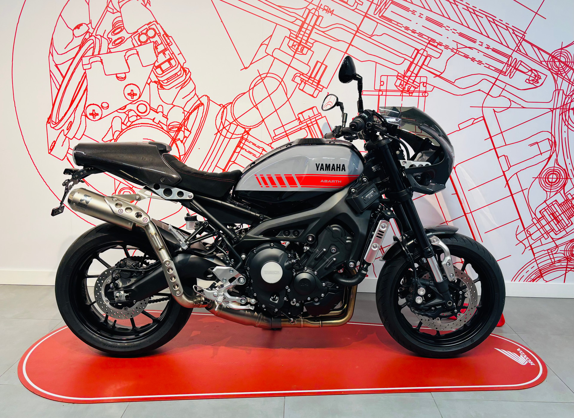 YAMAHA XSR 900 Abarth-image-1