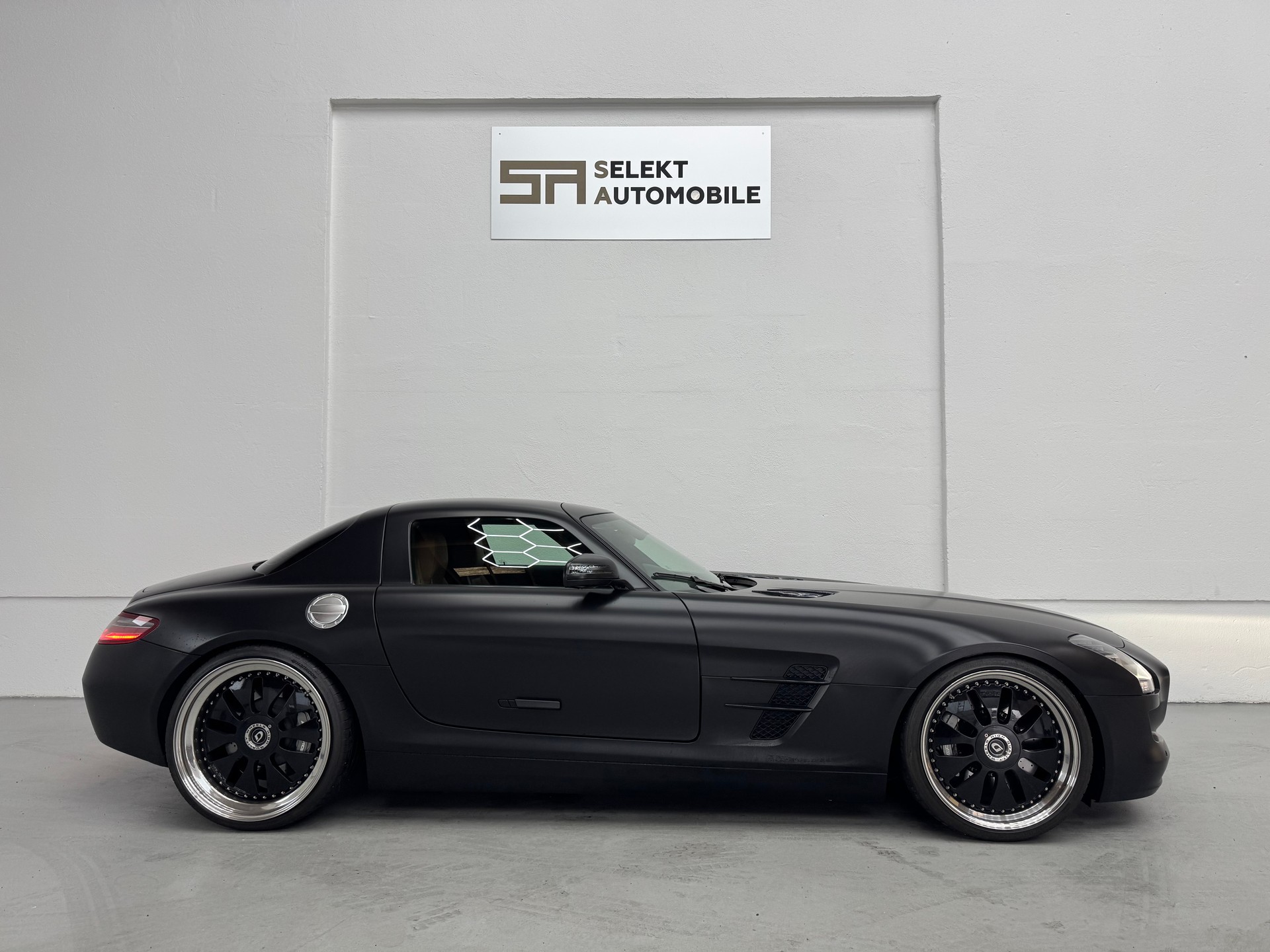 MERCEDES-BENZ SLS 63 AMG Speedshift-image-8