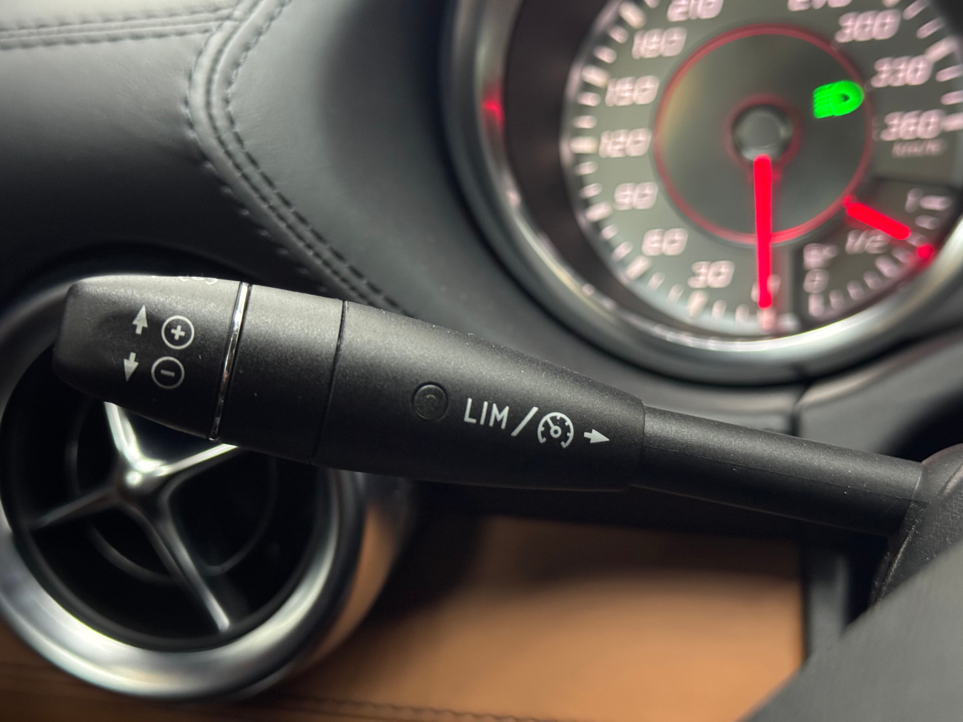MERCEDES-BENZ SLS 63 AMG Speedshift-image-17