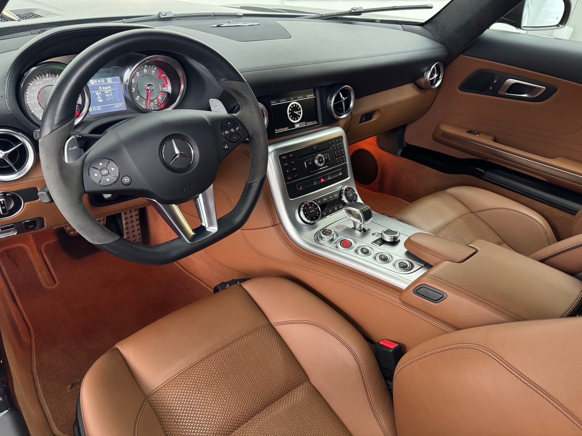 MERCEDES-BENZ SLS 63 AMG Speedshift-image-13