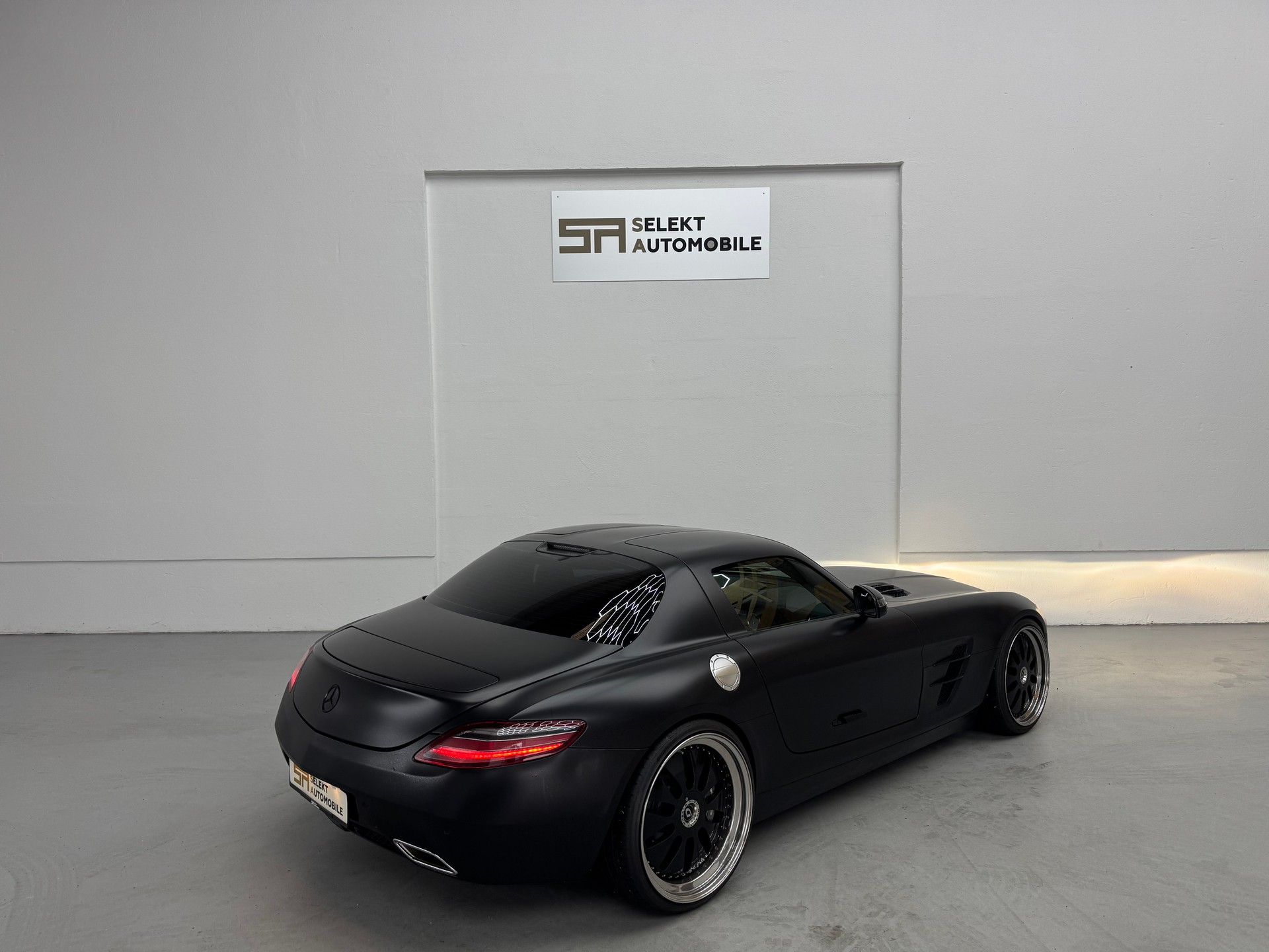 MERCEDES-BENZ SLS 63 AMG Speedshift-image-6