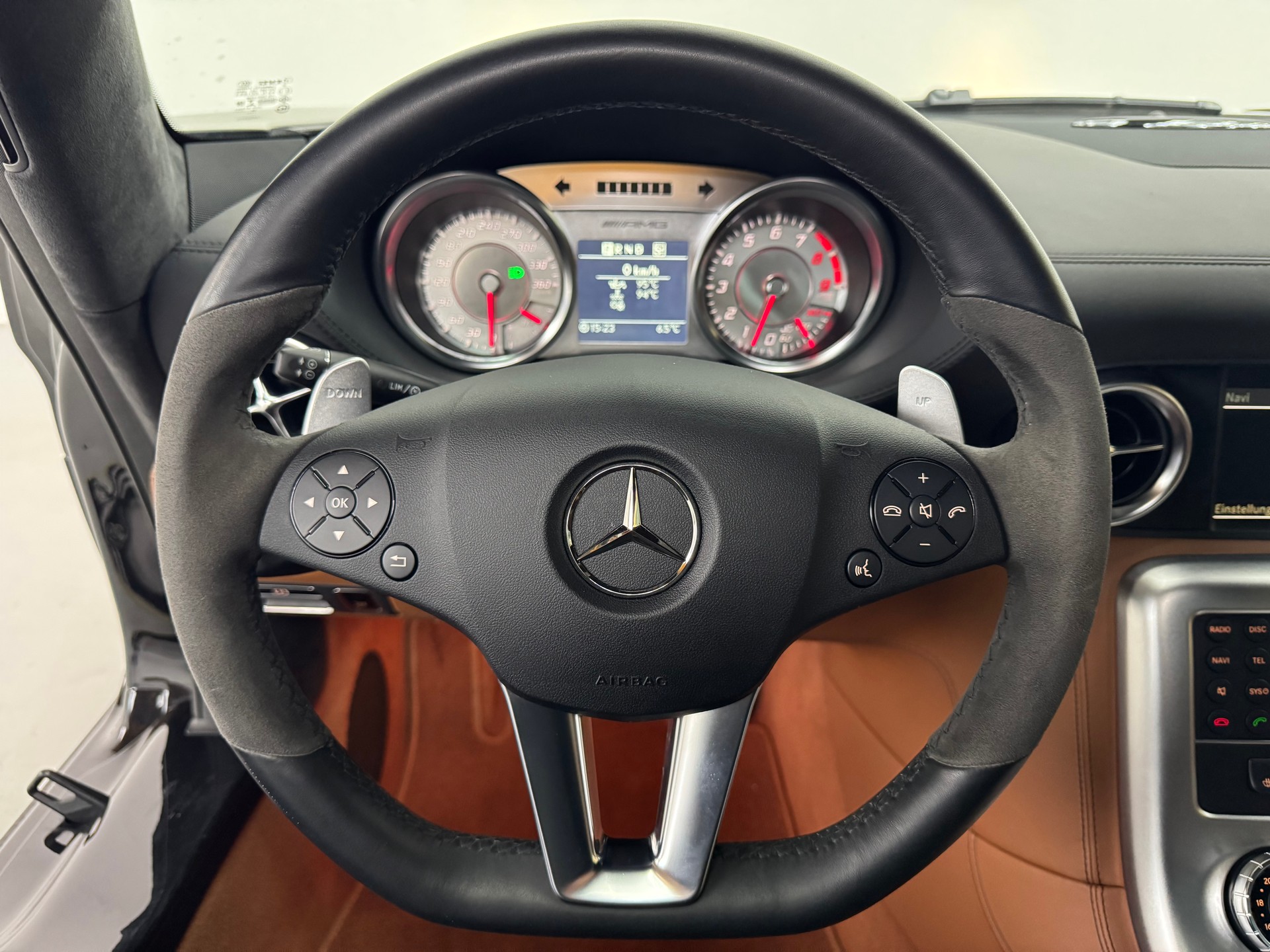 MERCEDES-BENZ SLS 63 AMG Speedshift-image-16