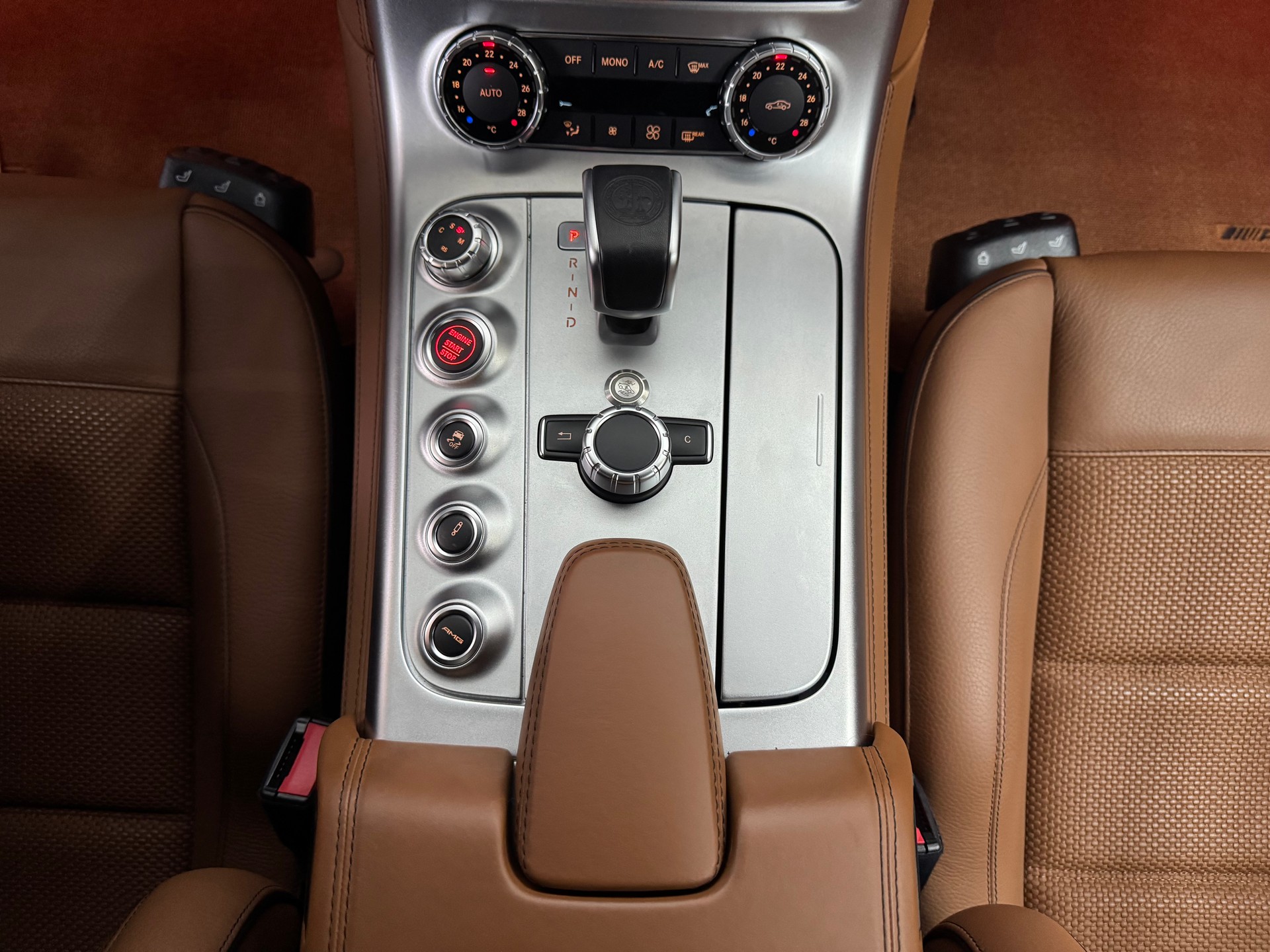 MERCEDES-BENZ SLS 63 AMG Speedshift-image-24
